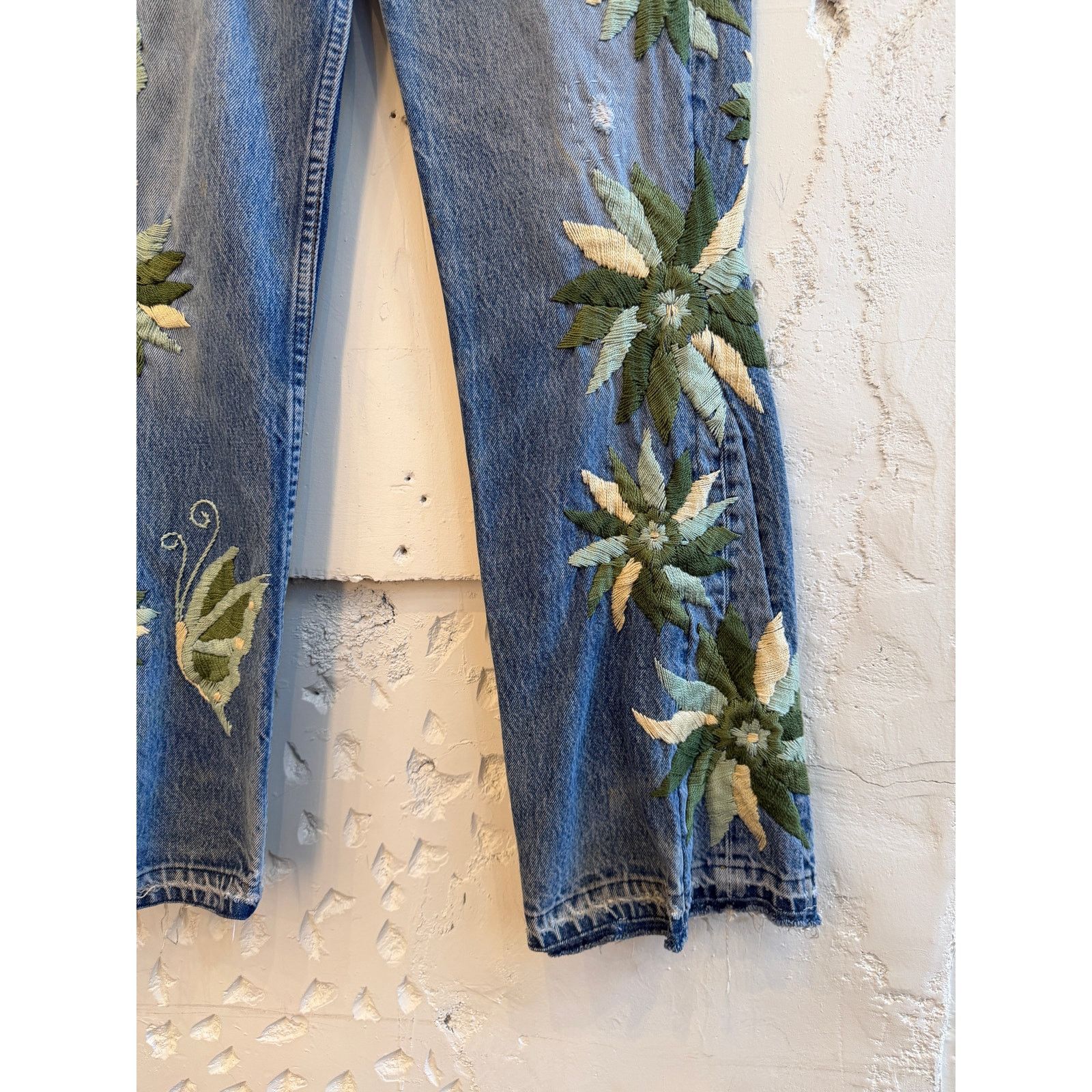 The Great China Wall The Great China Wall Levi's Floral Embroidered Jeans Size 30" / US 8 / IT 44 - 7 Thumbnail