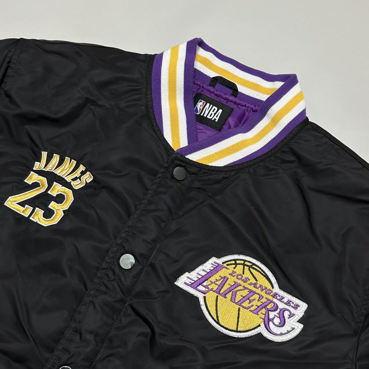 NBA 🔥LEBRON JAMES LAKERS 23🔥 BIG LOGO VARSITY BOMBER JACKET Size US XL / EU 56 / 4 - 2 Thumbnail