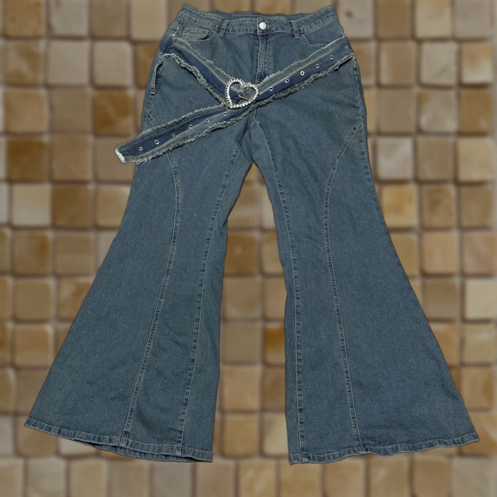 Vintage VINTAGE ROMWE Women Flared Jeans Belted Rhinestone Heart Retro Size 1XL Blue Size 40" / US 18 - 1 Thumbnail
