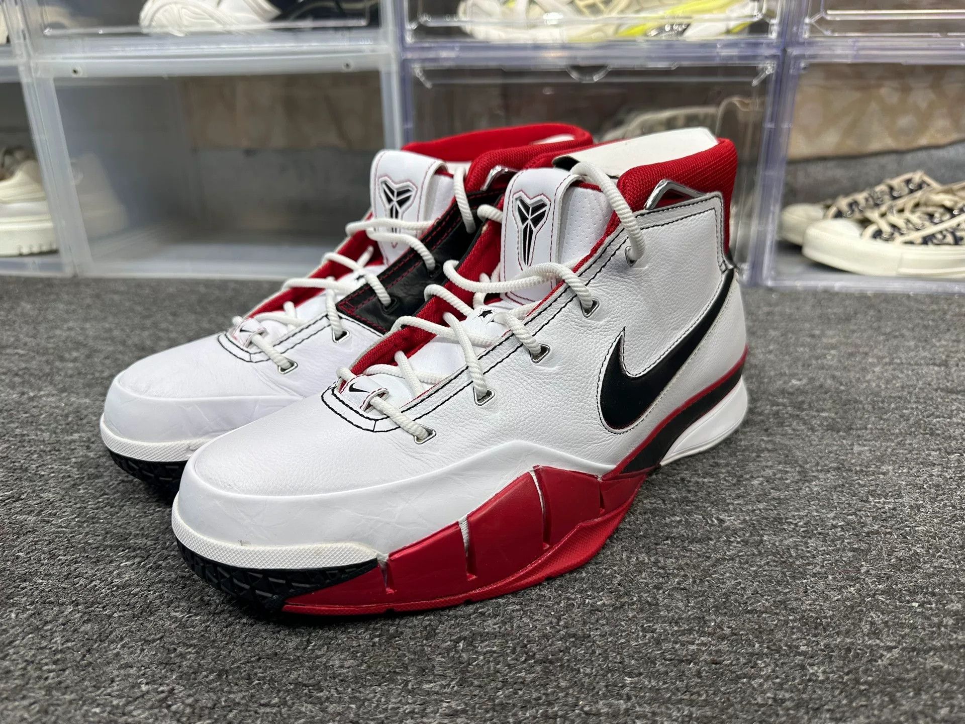 Nike Nike KOBE Red Lowtop Sneakers 13 Men Size US 13 / EU 46 - 1 Thumbnail