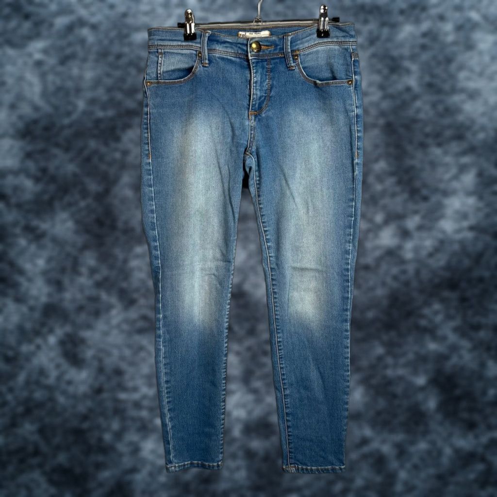 Free People VINTAGE Free People Jeans Womens 27 Denim Skinny Blue Cotton Blend 27 in Waist 28 Rise Mid 8.5-10.5 Inseam 27 Adult Womens Boys Girls Mens Size 27" / US 4 / IT 40 - 1 Thumbnail