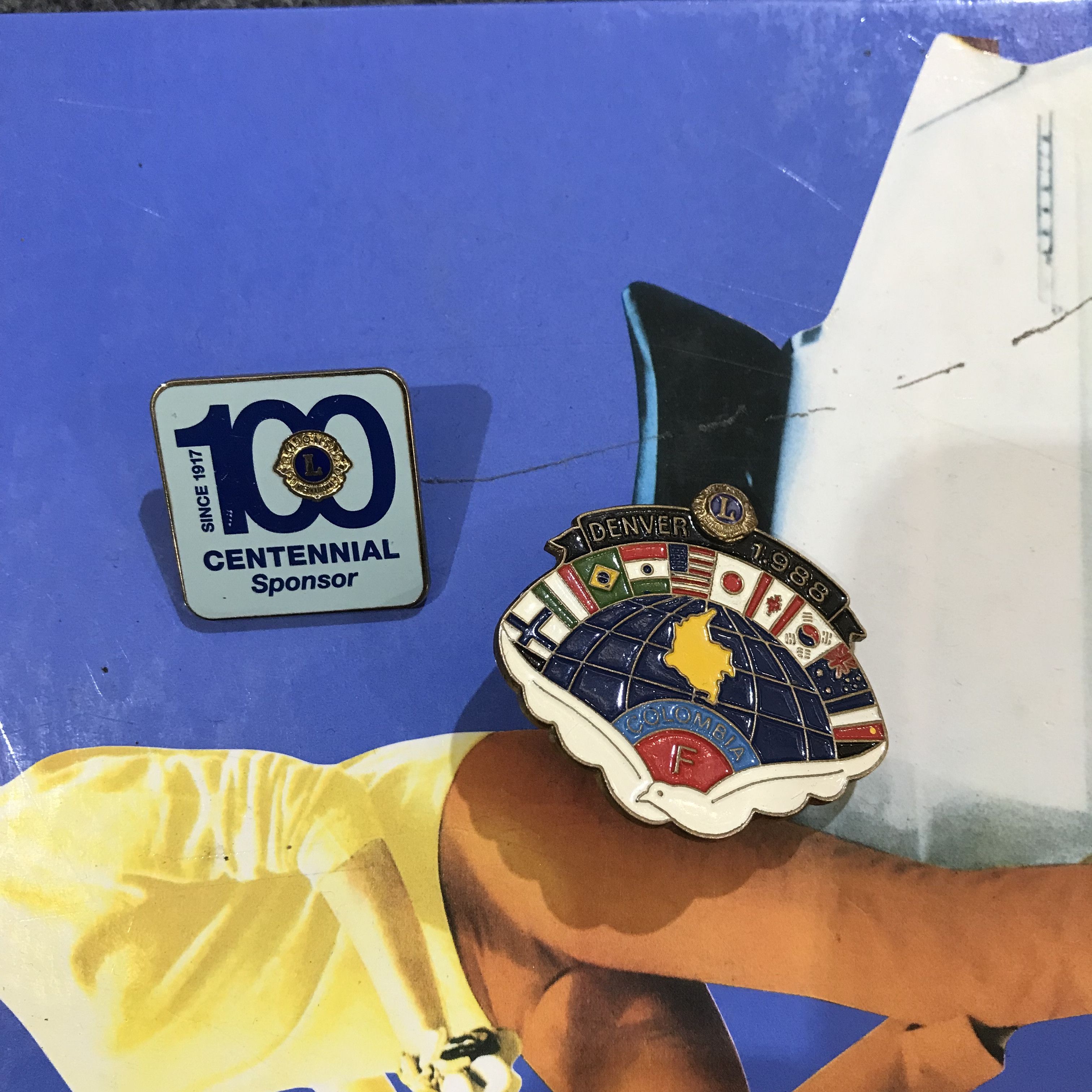 Vintage Vintage 1988 Illinois Flage Denver Mile High City Enamel Pin Size ONE SIZE - 1 Thumbnail
