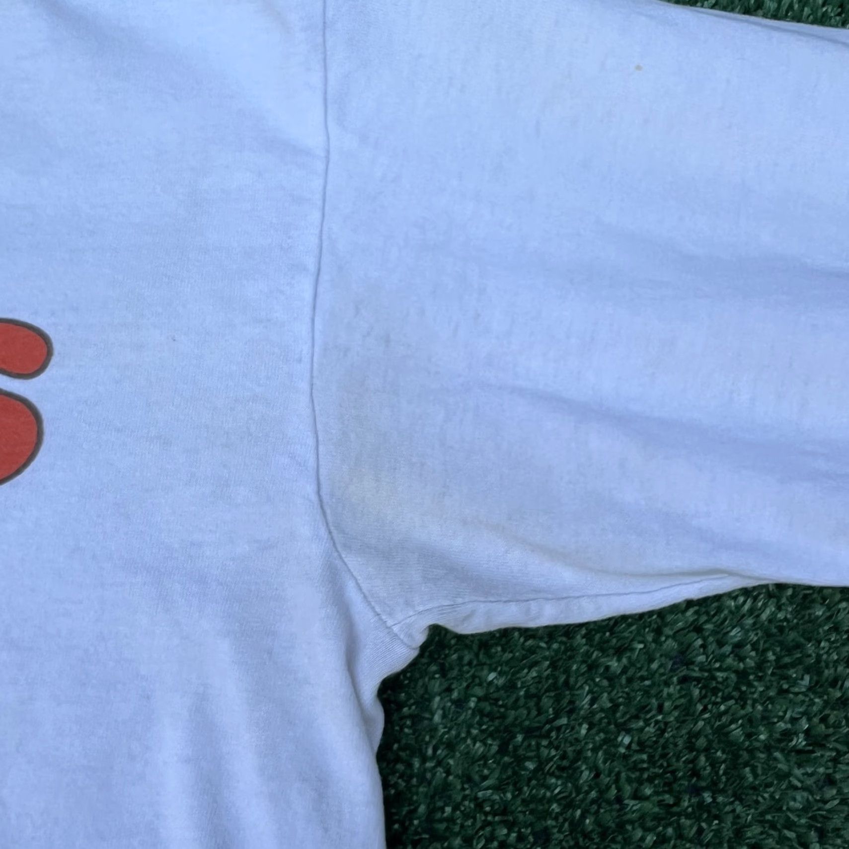 Gildan VINTAGE Hooters T-Shirt Mens Medium White Long Sleeve Port Charlotte, FL 90s Y2K Size US M / EU 48-50 / 2 - 6 Thumbnail