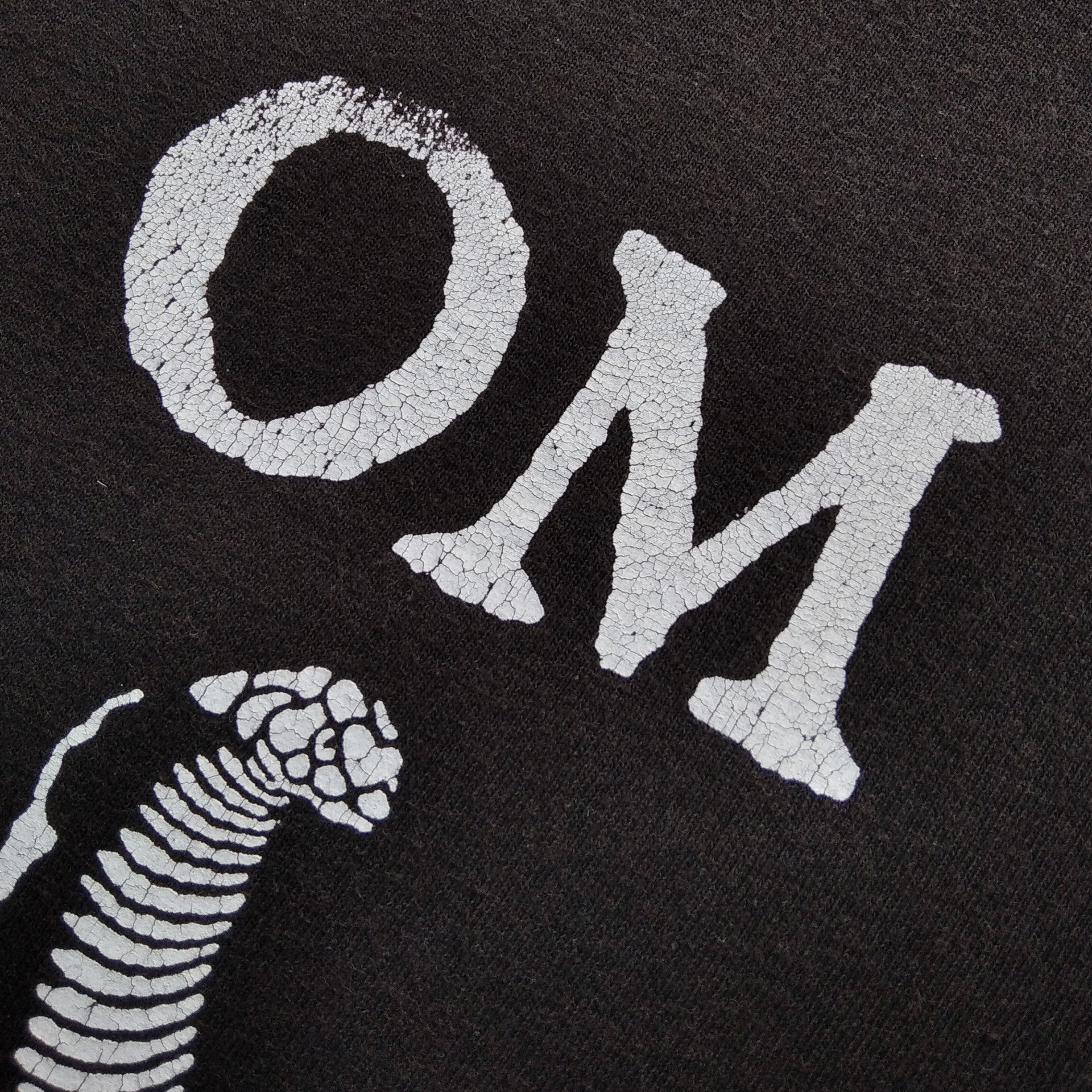 Band Tees Vintage 2010's OM "Crest" T-Shirt Size US XL / EU 56 / 4 - 3 Thumbnail