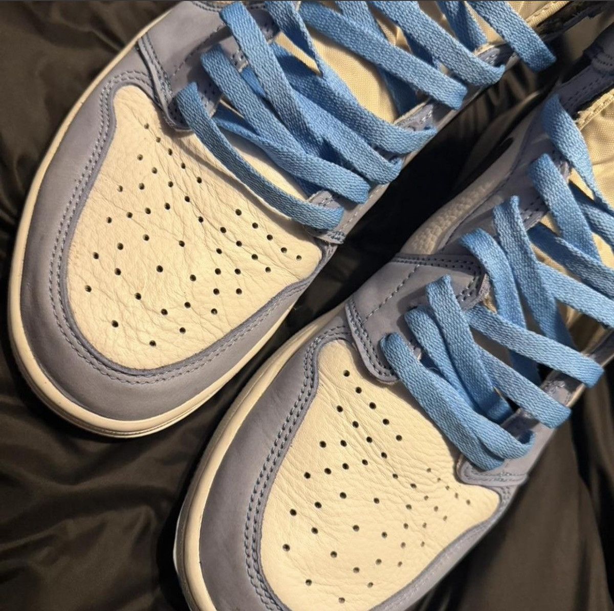 Jordan Brand Jordan 1 Retro High OG University Blue Size 12 Size US 12 / EU 45 - 3 Thumbnail