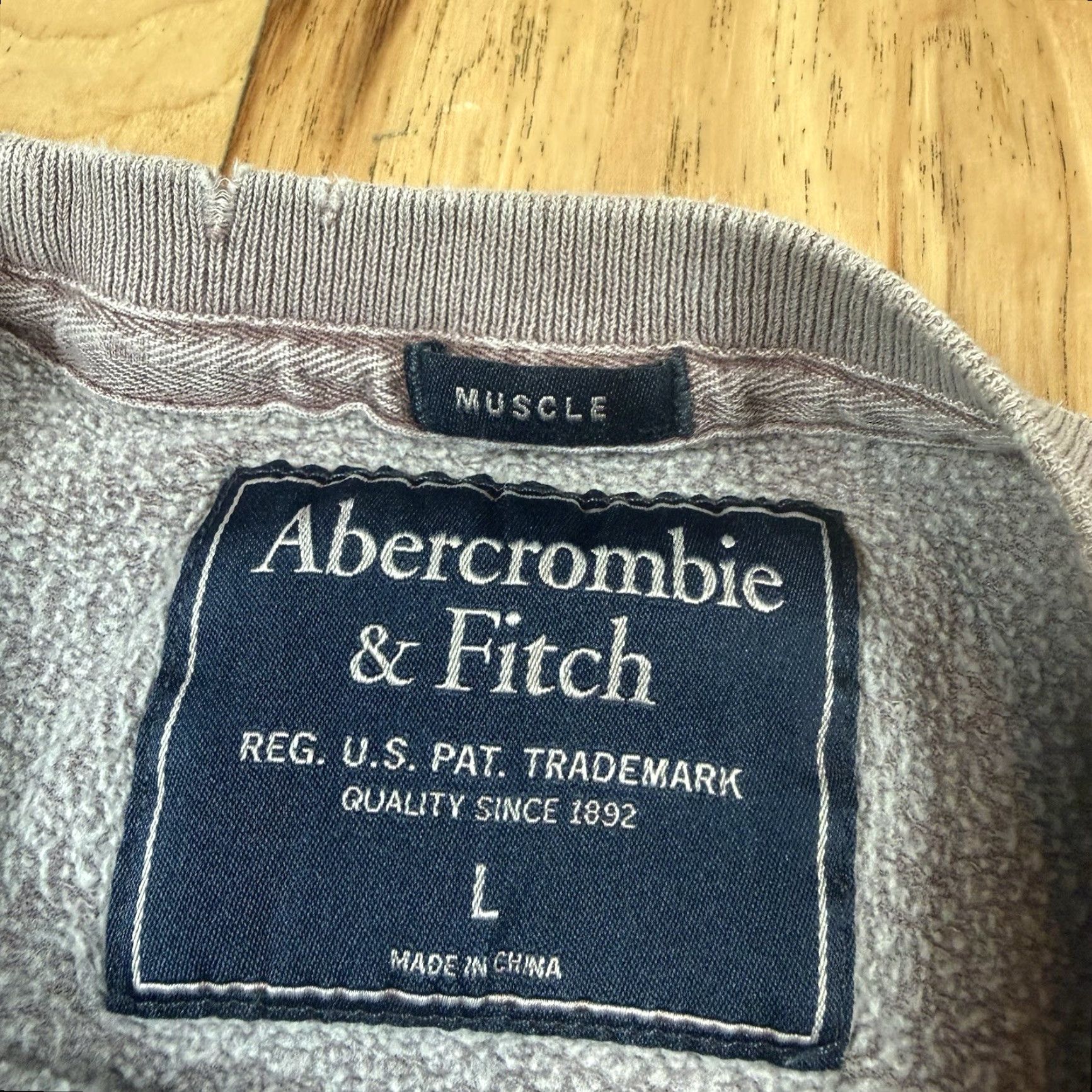 Abercrombie & Fitch Abercrombie & Fitch Sweatshirt Crew Neck Mens Large Lavender Embroidered Pullover Size US L / EU 52-54 / 3 - 4 Thumbnail