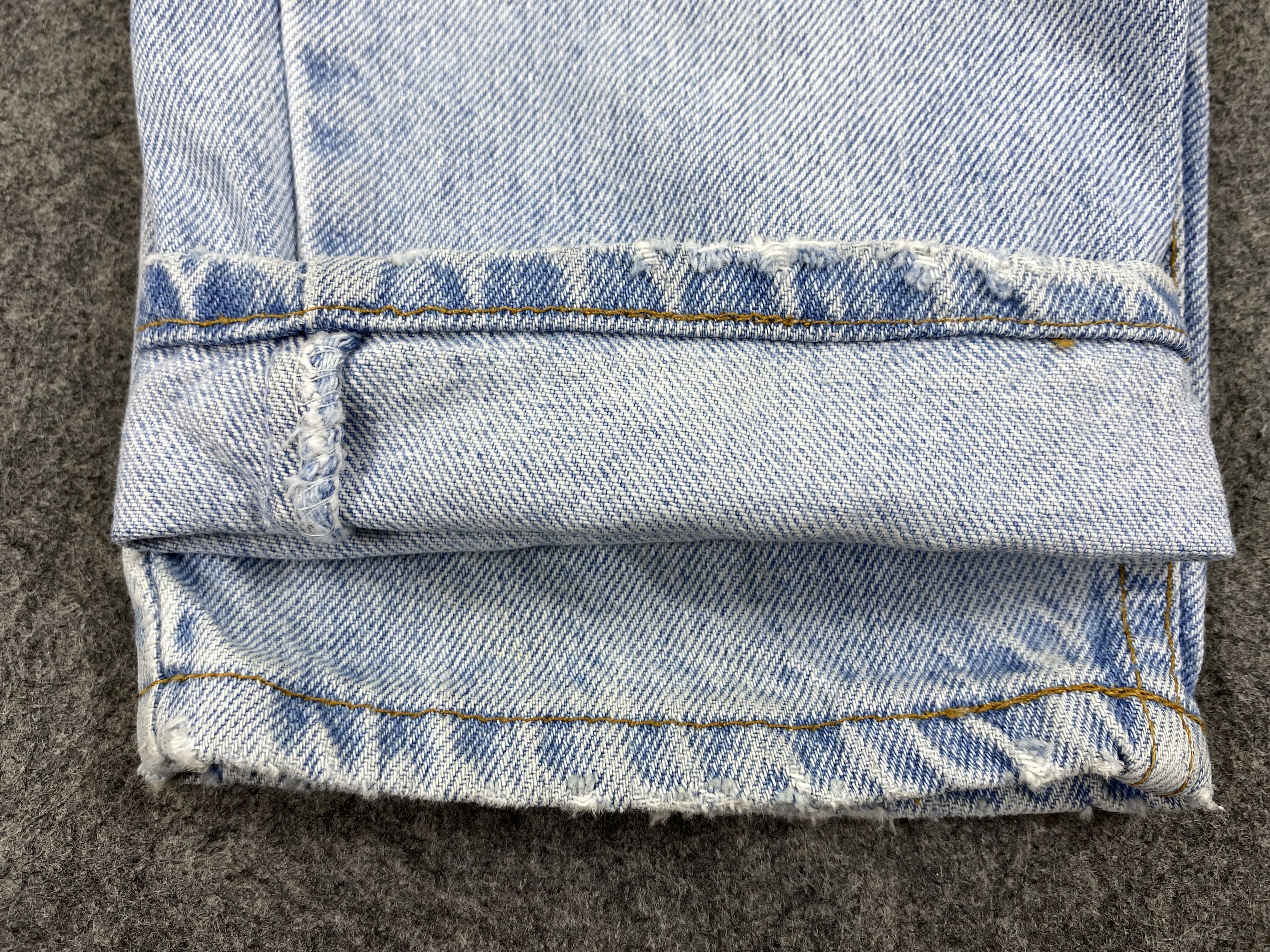Levi's Light Blue Wash Vintage Levi's 15951 33x31 Denim -SJ042 Size US 33 - 11 Thumbnail