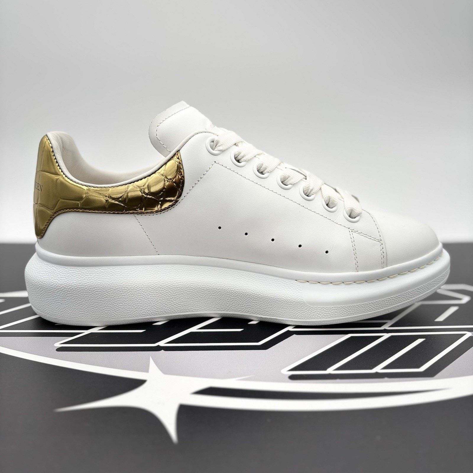 Alexander McQueen Alexander McQueen Oversized ' Gold Crocodile ' | GREAT COND! Size US 8.5 / EU 41-42 - 13 Thumbnail