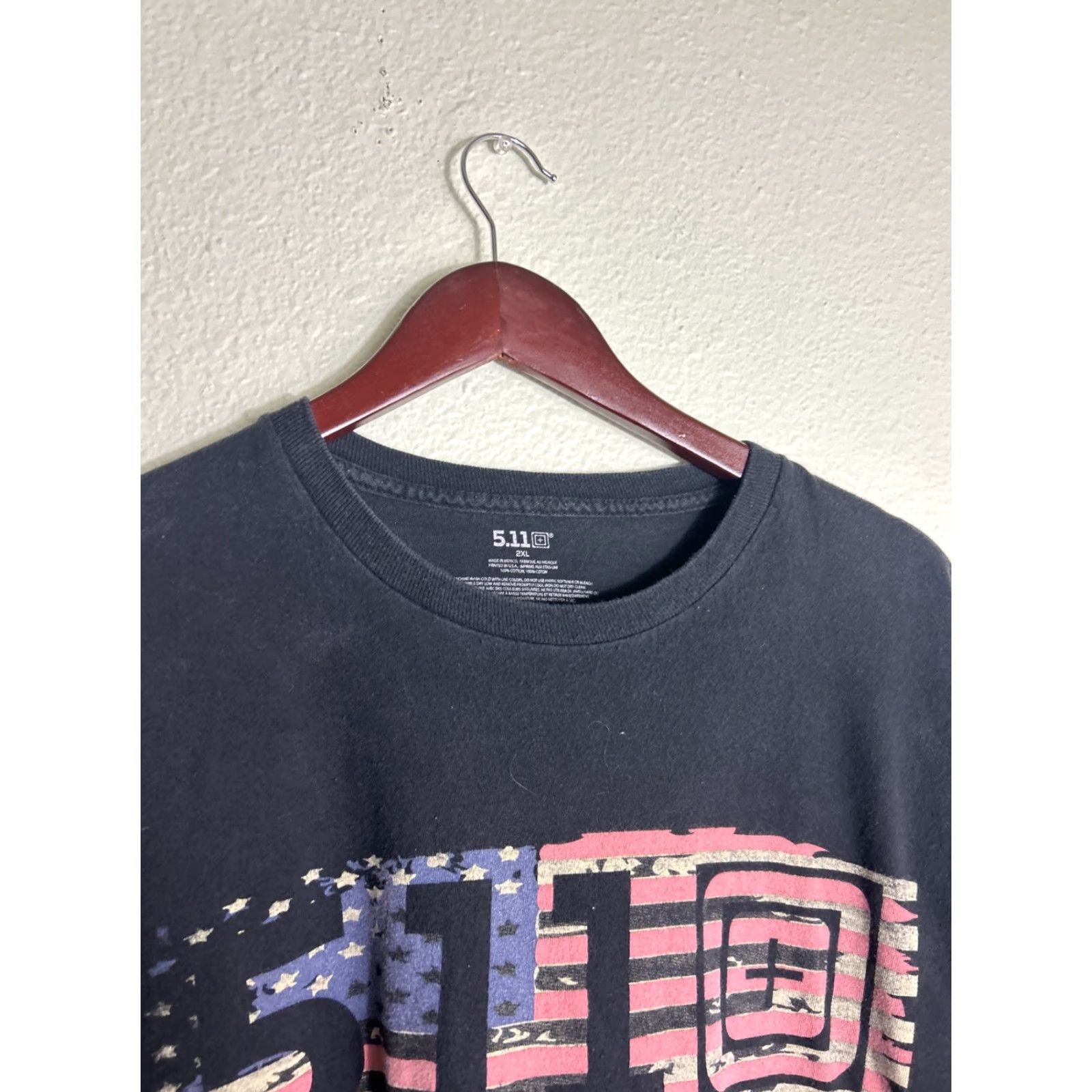 Vintage VINTAGE? (No) 5.11 Tactical Mens 2XL Short Sleeve T-Shirt Black USA Flag Shirt Mens Black 2XL USA flag 5.11 Tactical Shirt Size US XXL / EU 58 / 5 - 3 Thumbnail