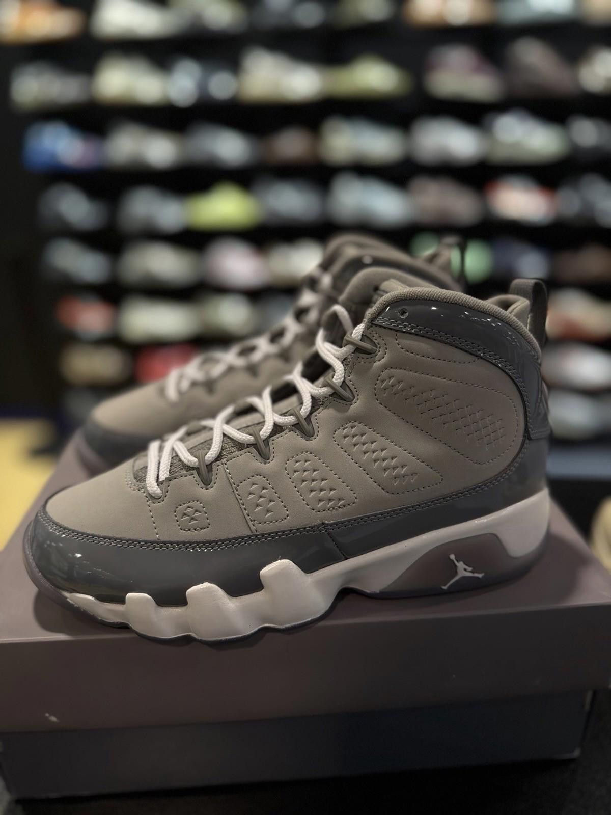 Jordan Brand Air Jordan 9 Retro (GS) Medium Grey/Cool Grey-White 7Y/8.5W Size US 7 / EU 40 - 9 Thumbnail