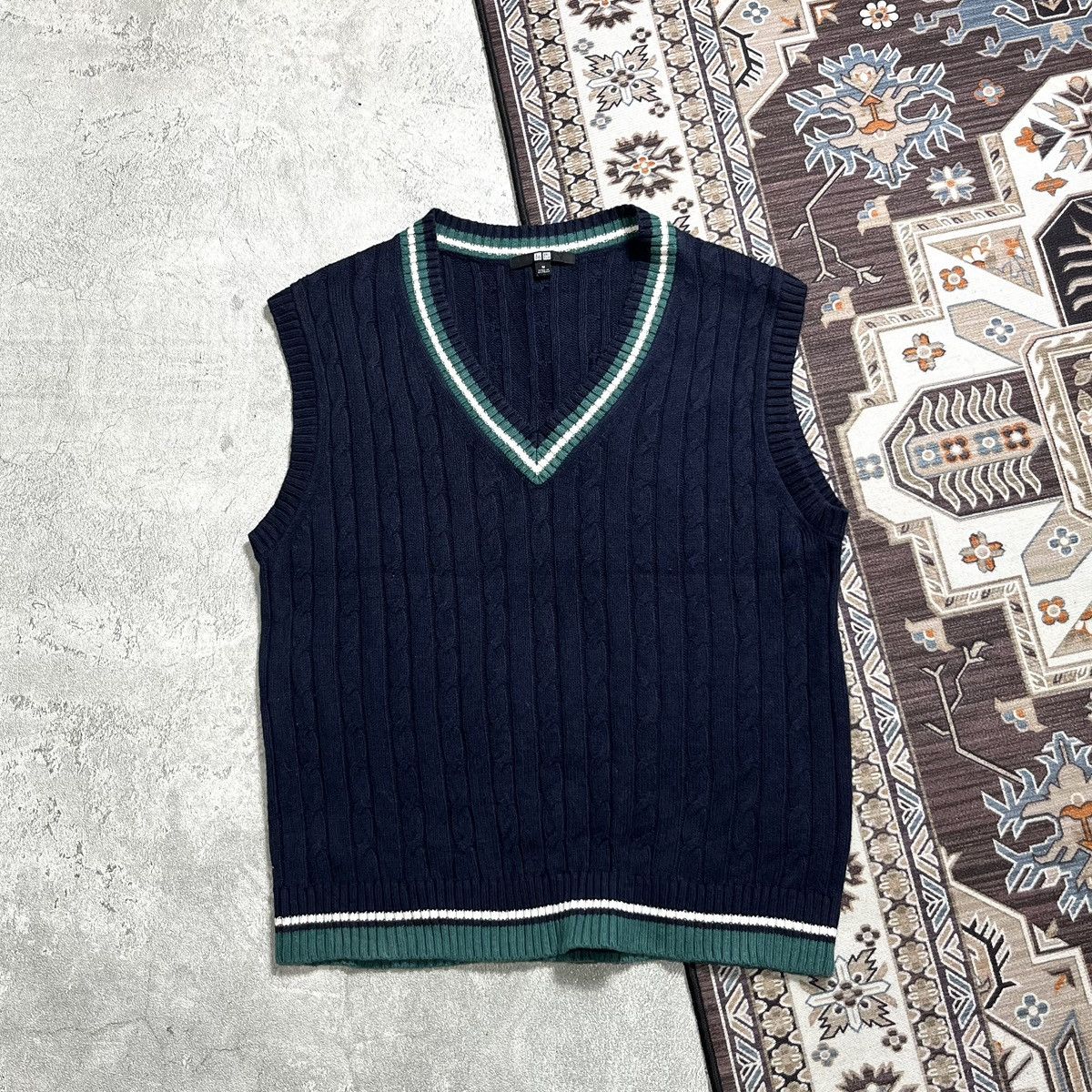 Uniqlo Uniqlo Vest Knitwear Size US M / EU 48-50 / 2 - 1 Thumbnail