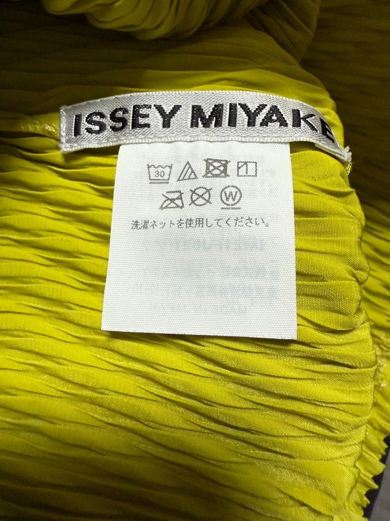 Other Issey Miyake size:2 Mustard yellow fish scale round-neck t Size XS / US 0-2 / IT 36-38 - 3 Thumbnail