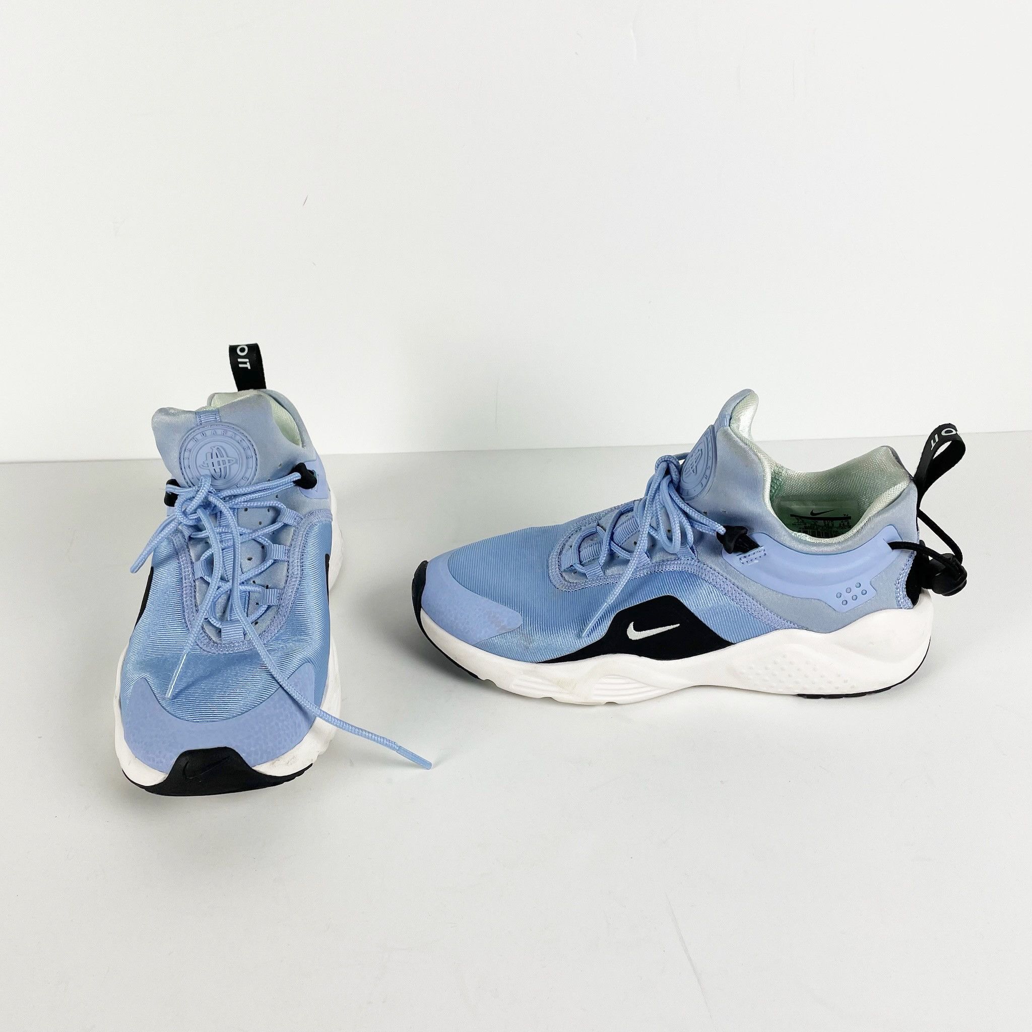 Nike Nike Air Huarache Essence Low Top Lace Size US 7.5 / IT 37.5 - 1 Thumbnail