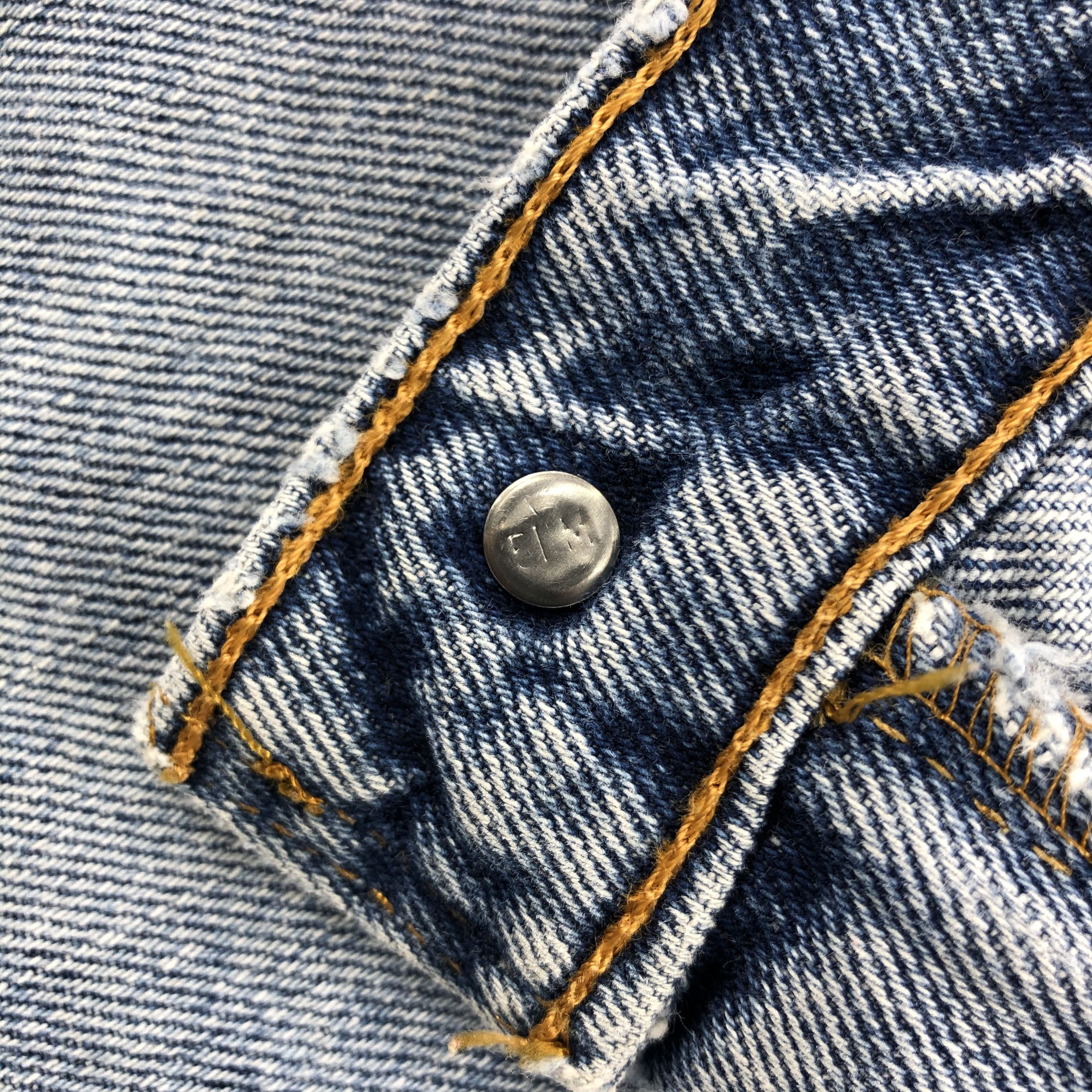 Levi's × Vintage Vintage Light Wash Levis 550 Jeans-JM1317 Size US 35 - 12 Thumbnail