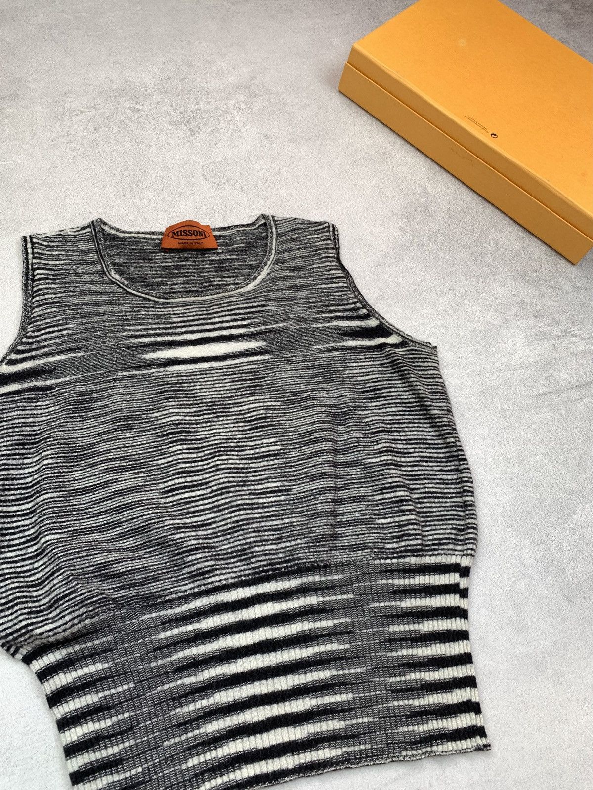 Missoni Missoni Womens Sleeveless Cashmere Top Size XS S Size S / US 4 / IT 40 - 2 Thumbnail