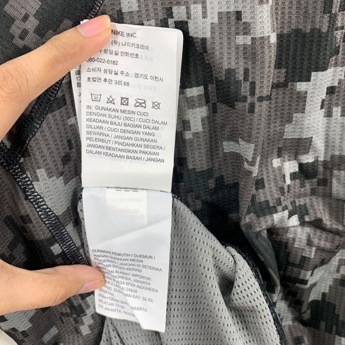 Nike NIKE PRO HYPERCOOL Collection Digital Camo Tee Shirt Top Size US L / EU 52-54 / 3 - 11 Thumbnail