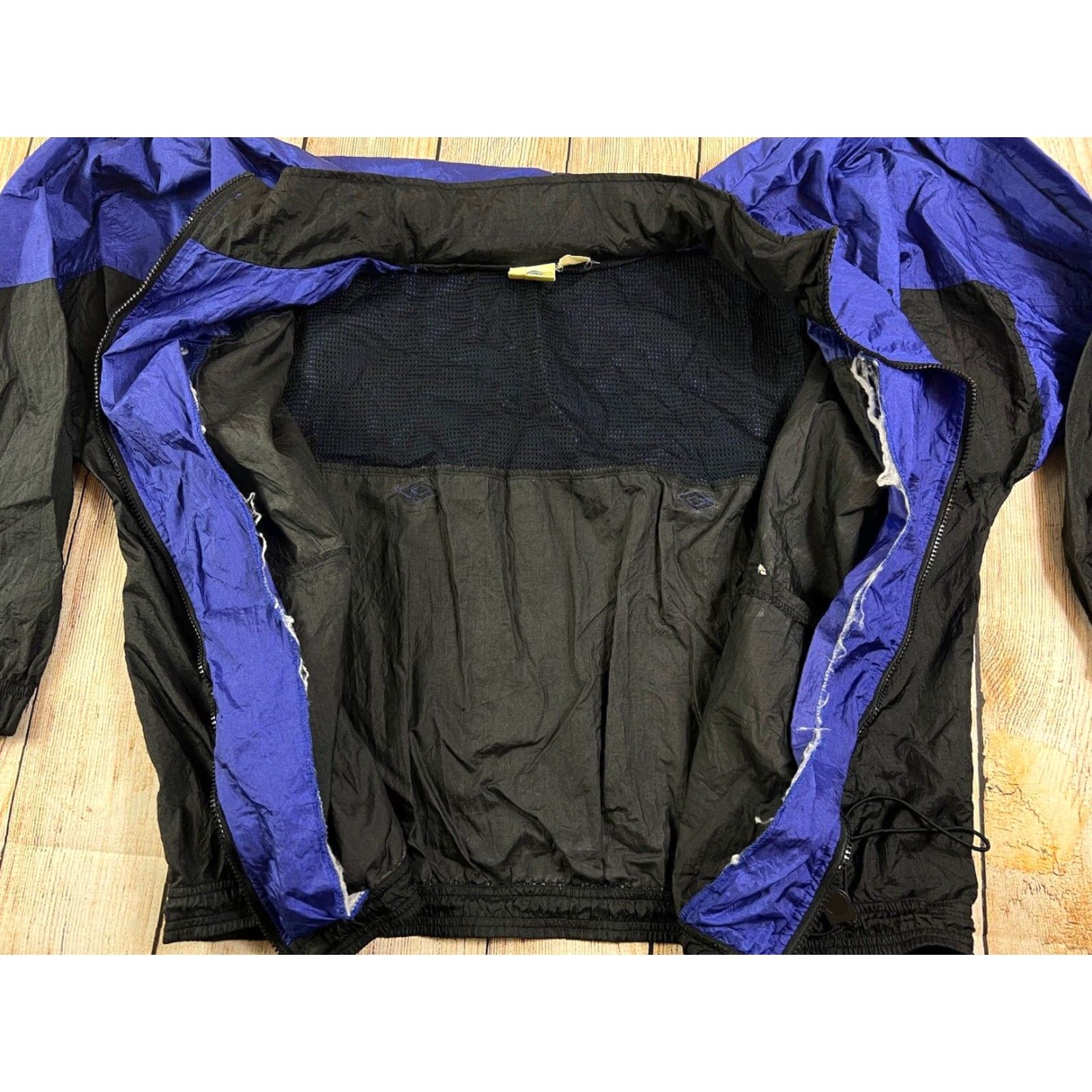 Umbro VINTAGE Umbro Windbreaker Jacket Soccer 90s Black Blue XL Mens Size US XL / EU 56 / 4 - 4 Thumbnail