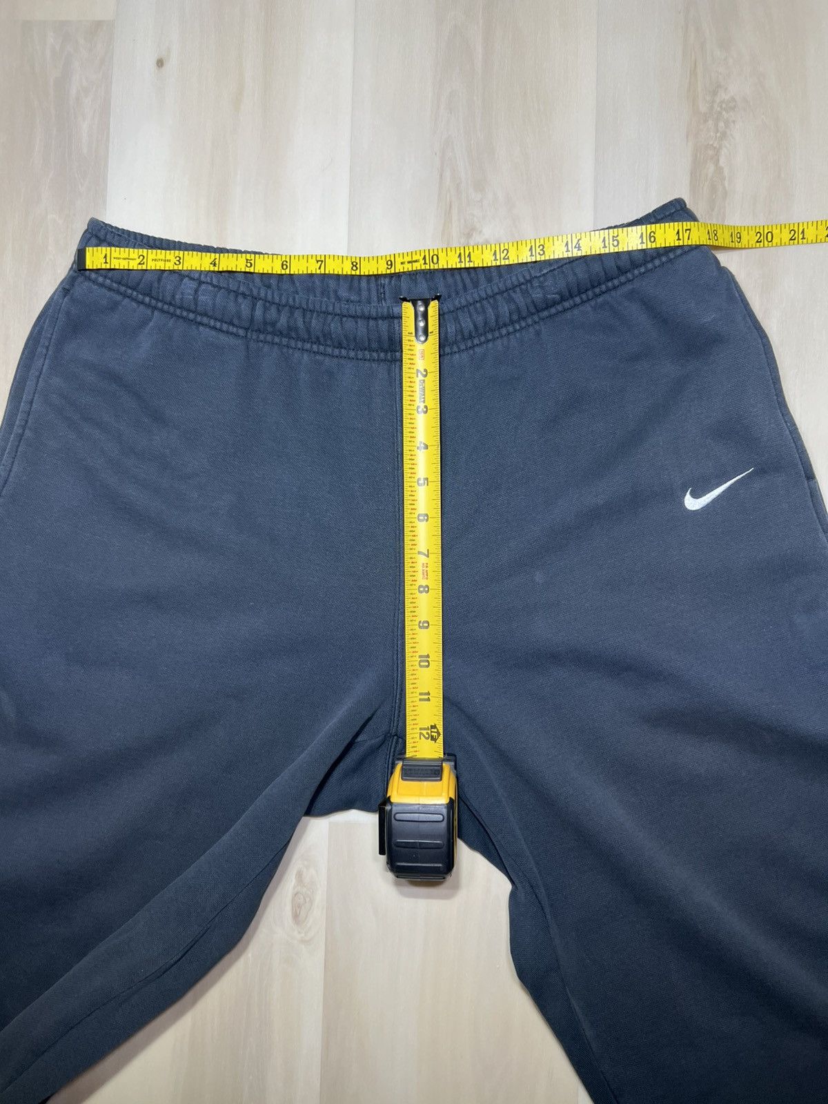 Nike Y2K Nike Sweatpants Embroidered Swoosh Grey Tag Faded Sz L Size US 32 / EU 48 - 4 Thumbnail