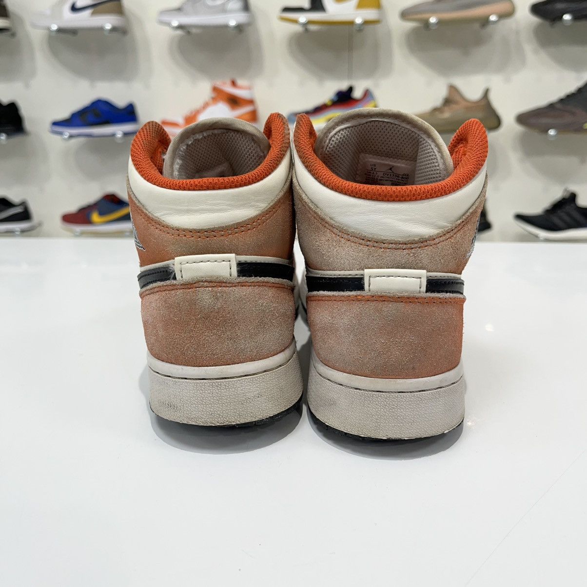 Nike Air Jordan 1 Mid SE Orange Suede (GS) Size US 5 / EU 37 - 5 Thumbnail