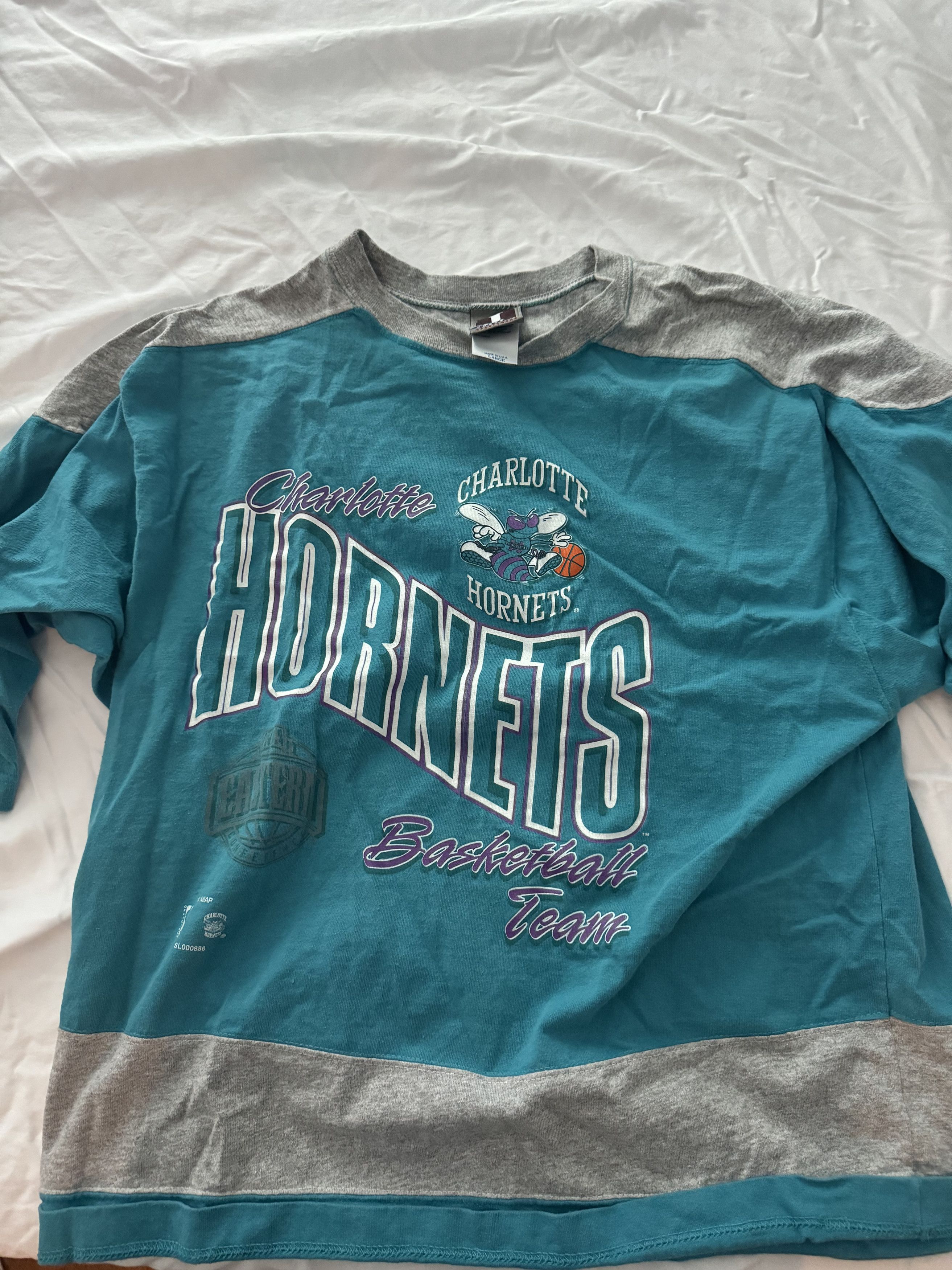 Other Vintage NBA Charlotte Hornets Big Logo T-Shirt Size US L / EU 52-54 / 3 - 1 Thumbnail