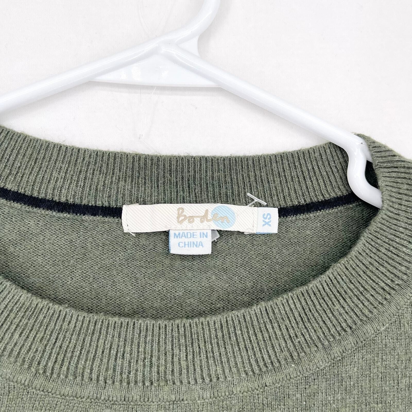 Boden Boden Green Side Button Long Sleeve Crewneck Sweater Size XS Size XS / US 0-2 / IT 36-38 - 4 Thumbnail