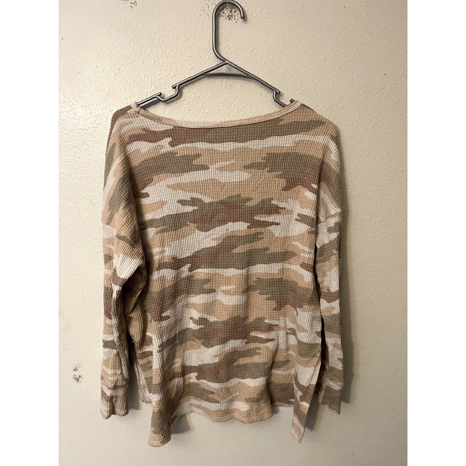American Eagle Outfitters American Eagle Outfitters Shirt Women V-Neck Camouflage Multicolor Long Sleeve Small URL? Size S / US 4 / IT 40 - 2 Thumbnail