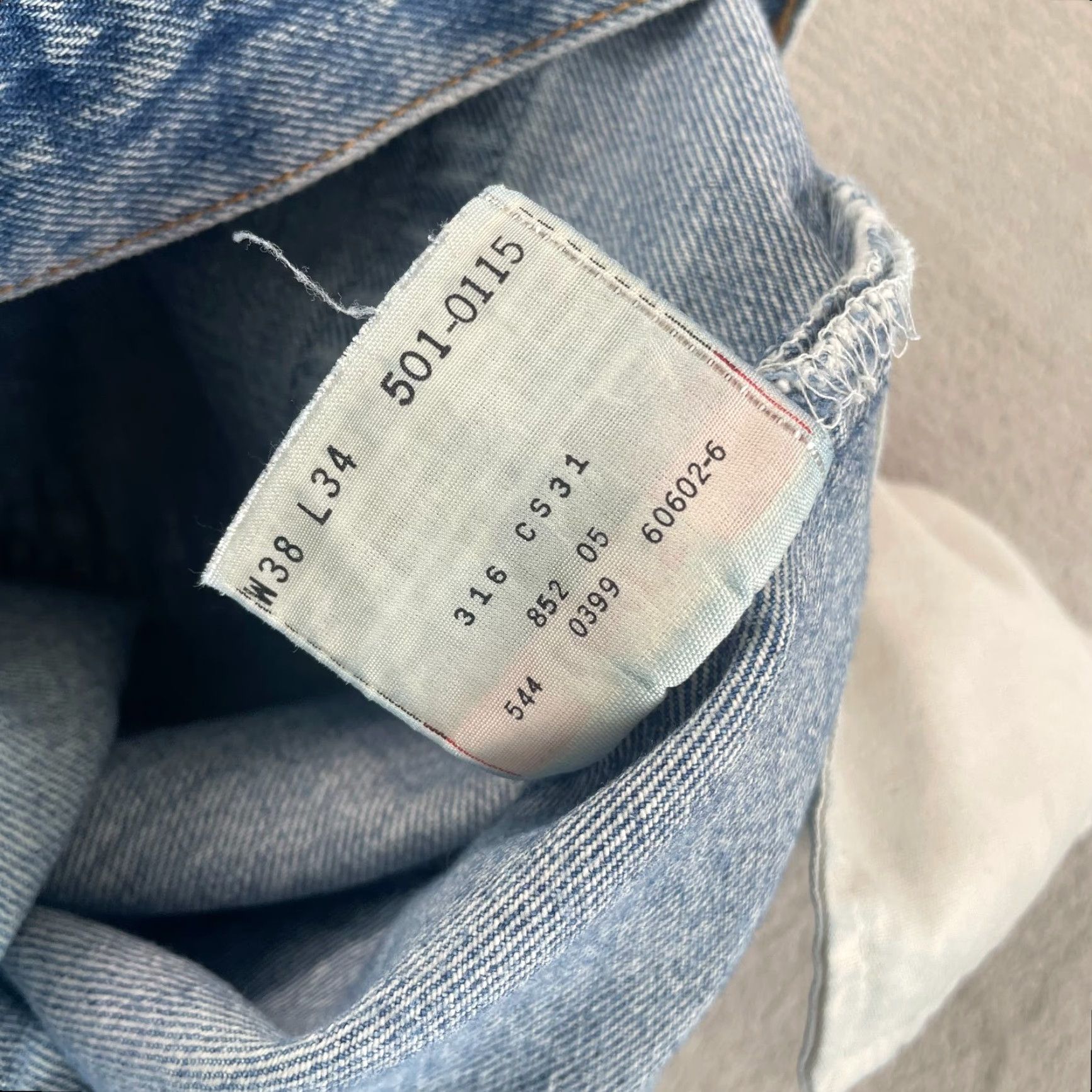 Levi's VINTAGE Levi's 501 Jeans Mens 36x33 Blue 90s Made in USA Button Fly Straight 5-Pocket Denim Medium Wash Size US 36 / EU 52 - 3 Thumbnail