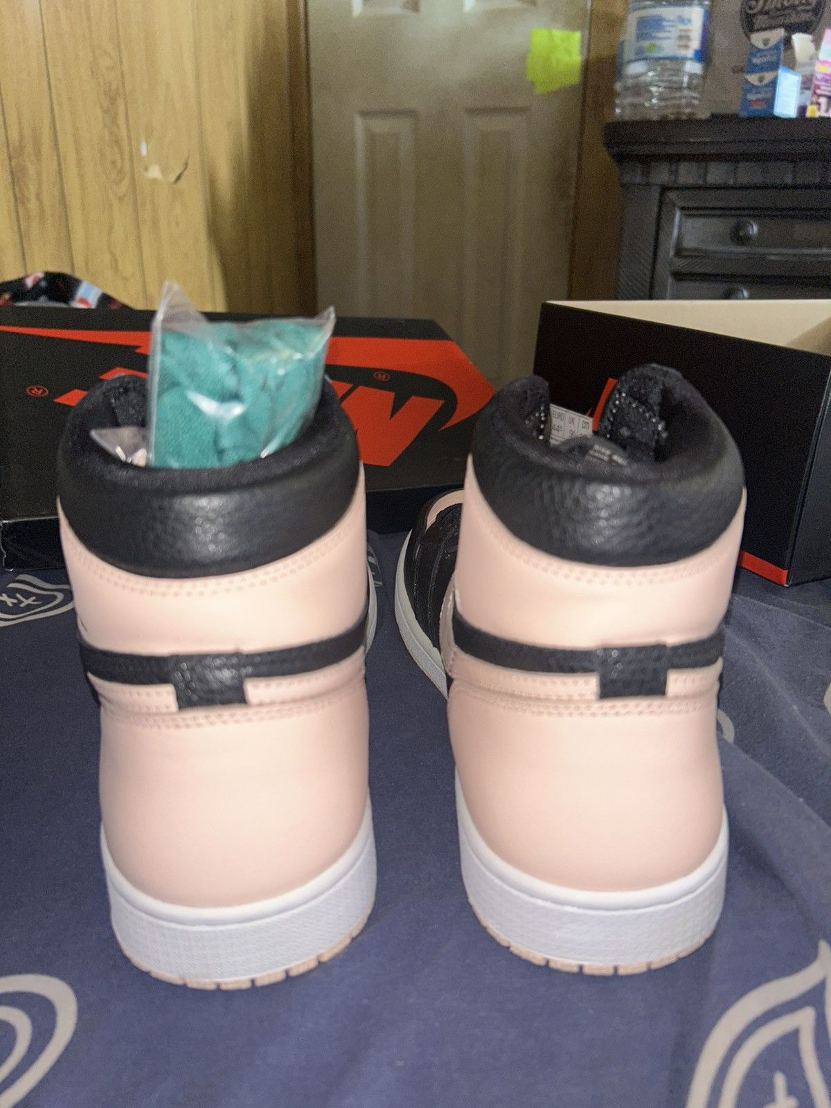 Jordan Brand Jordan 1 crimson tint high OG Size US 10.5 / EU 43-44 - 4 Thumbnail