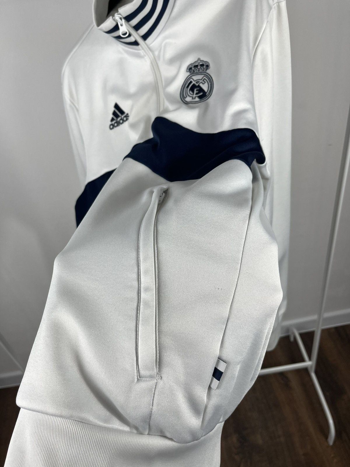 Adidas Adidas Real Madrid Track Jacket White Navy Size M 2019 Size US M / EU 48-50 / 2 - 4 Thumbnail