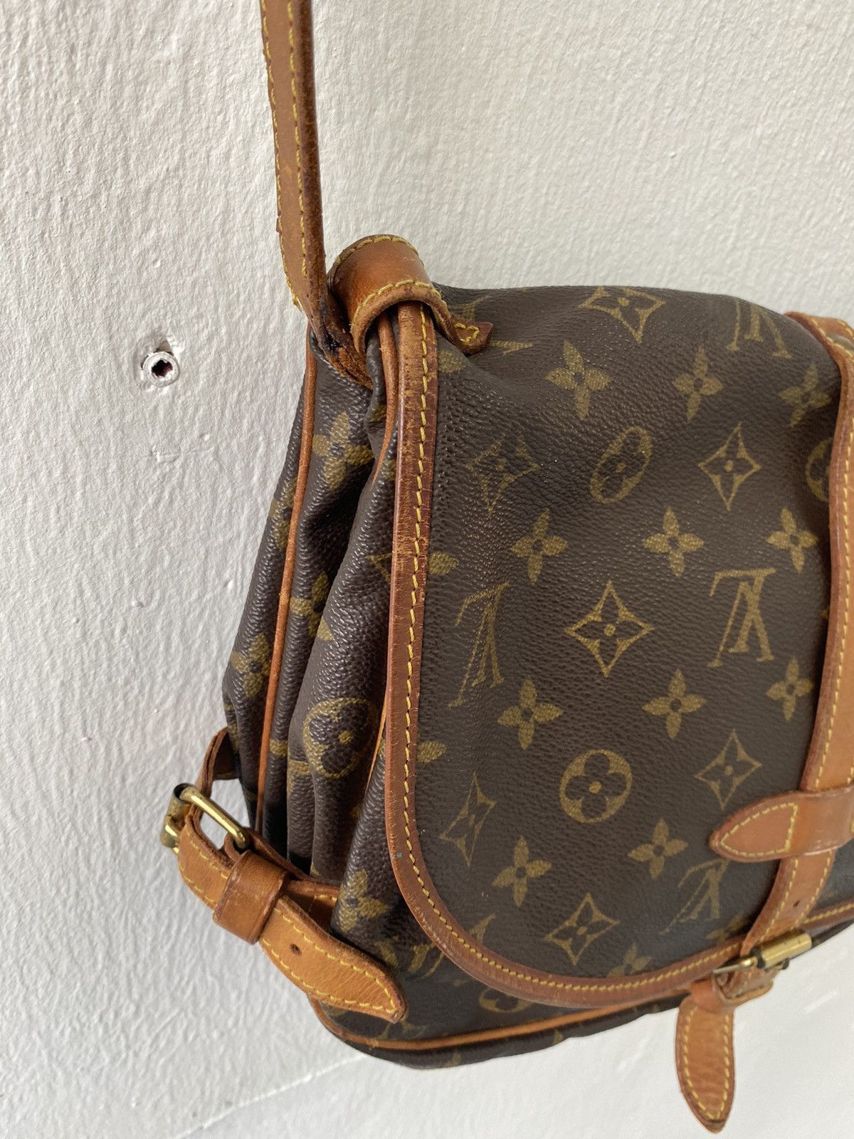 Louis Vuitton Authentic Vintage Louis Vuitton Monogram Saumur 30 Crossbody Size ONE SIZE - 8 Thumbnail