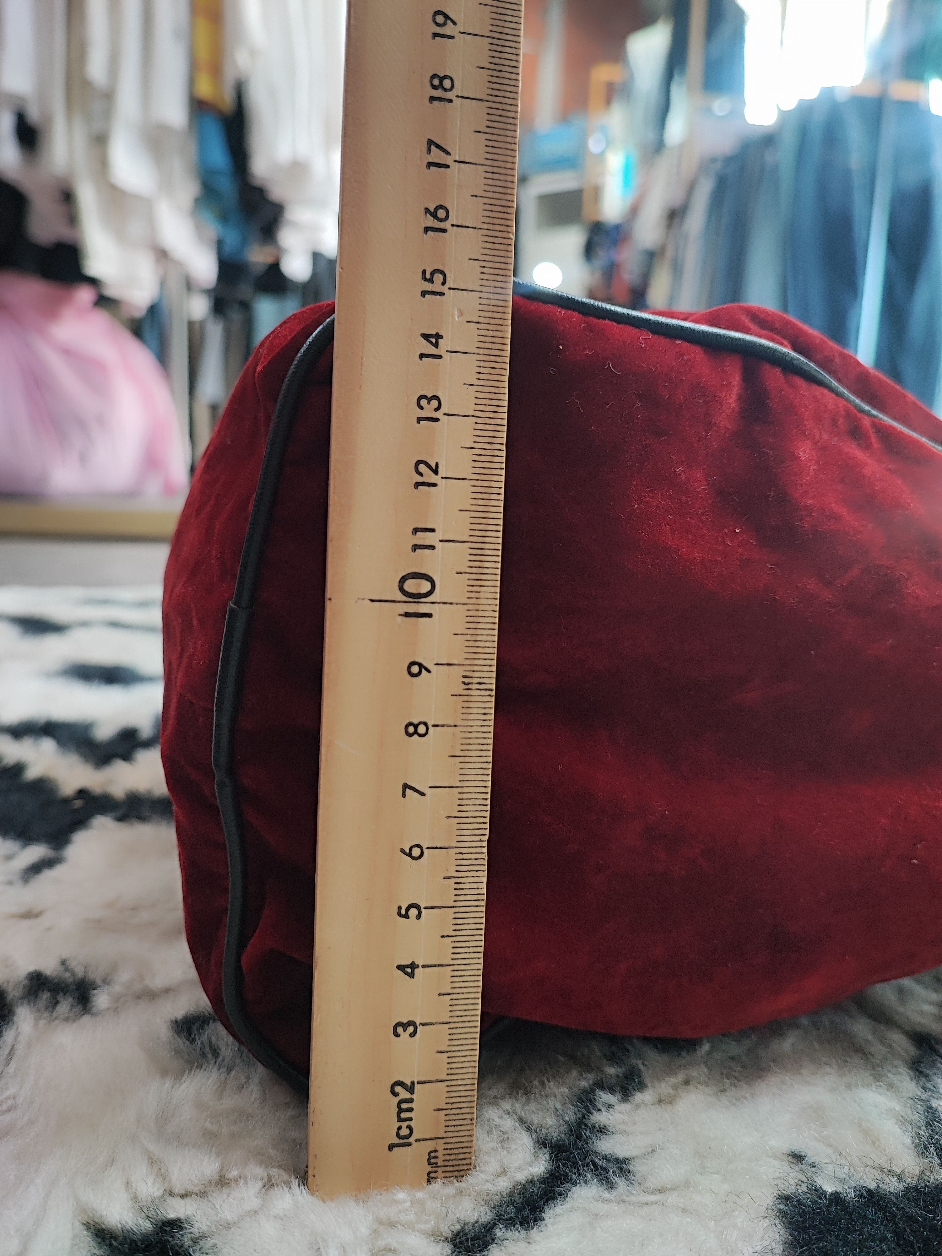 Roberta di Camerino Vintage Roberta Di Camerino Trompe L'Oeil Velvet Handbag Size ONE SIZE - 17 Thumbnail