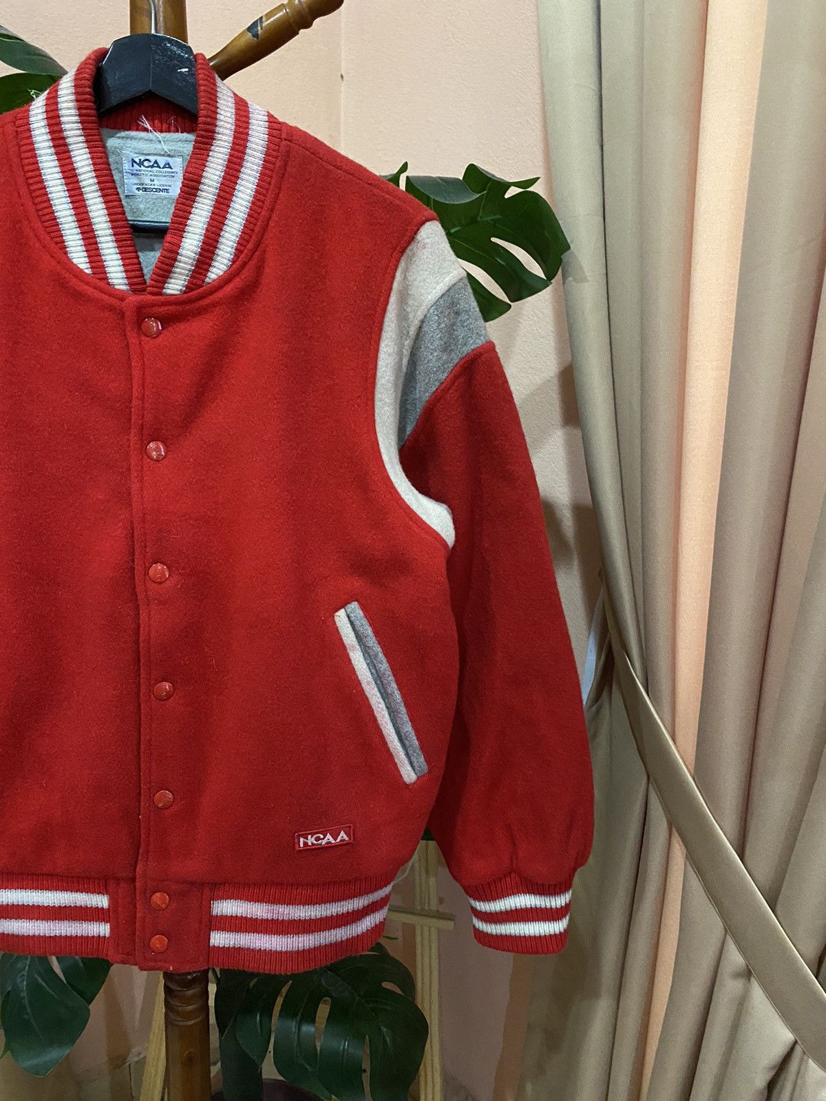 NCAA Vintage NCAA Descente Varsity Jacket Collegiate Sportswear Size US M / EU 48-50 / 2 - 4 Thumbnail