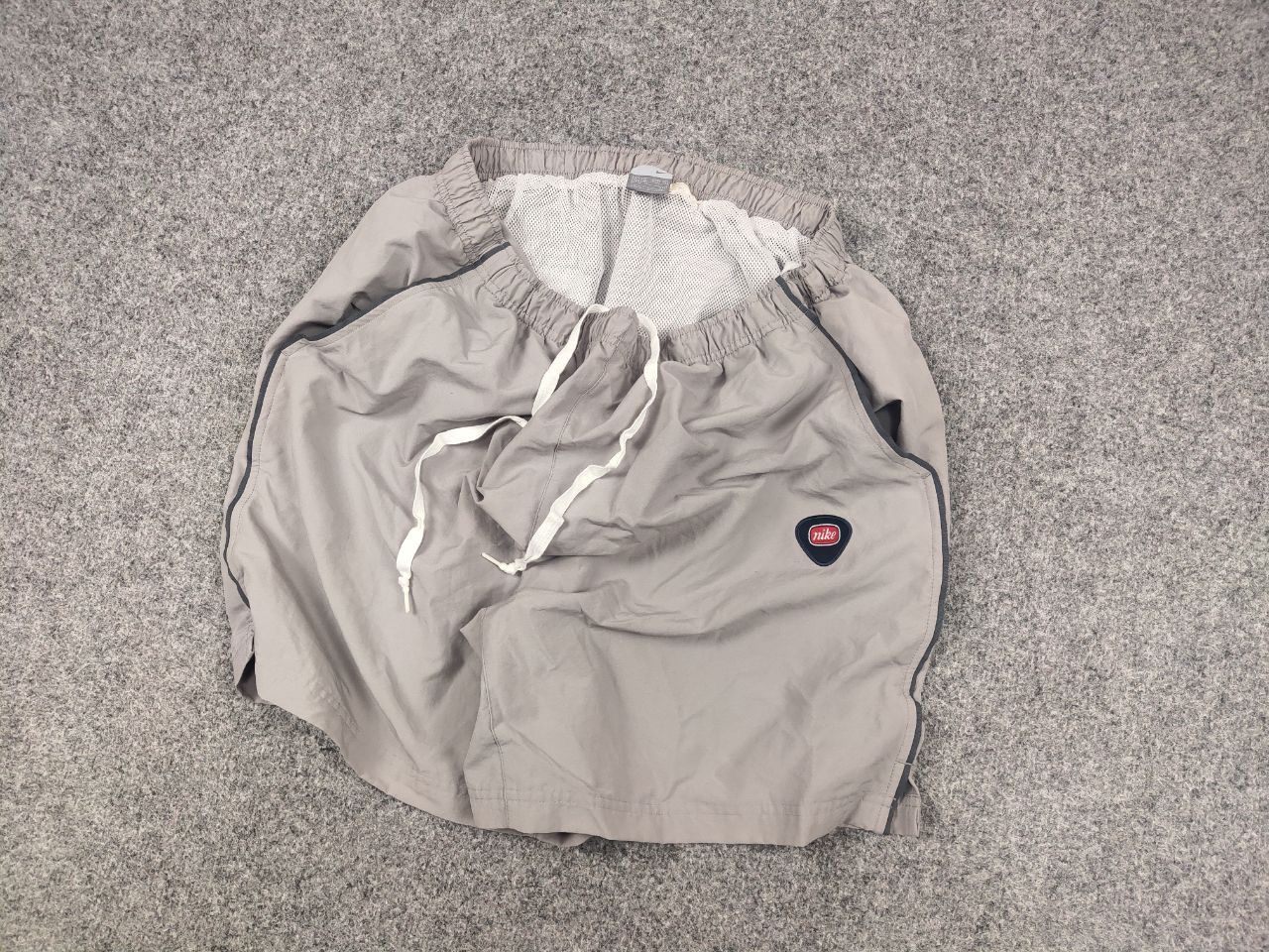 Nike Vintage Nike Casual Swoosh Gray Logo Shorts Y2K Style Size US 34 / EU 50 - 3 Thumbnail