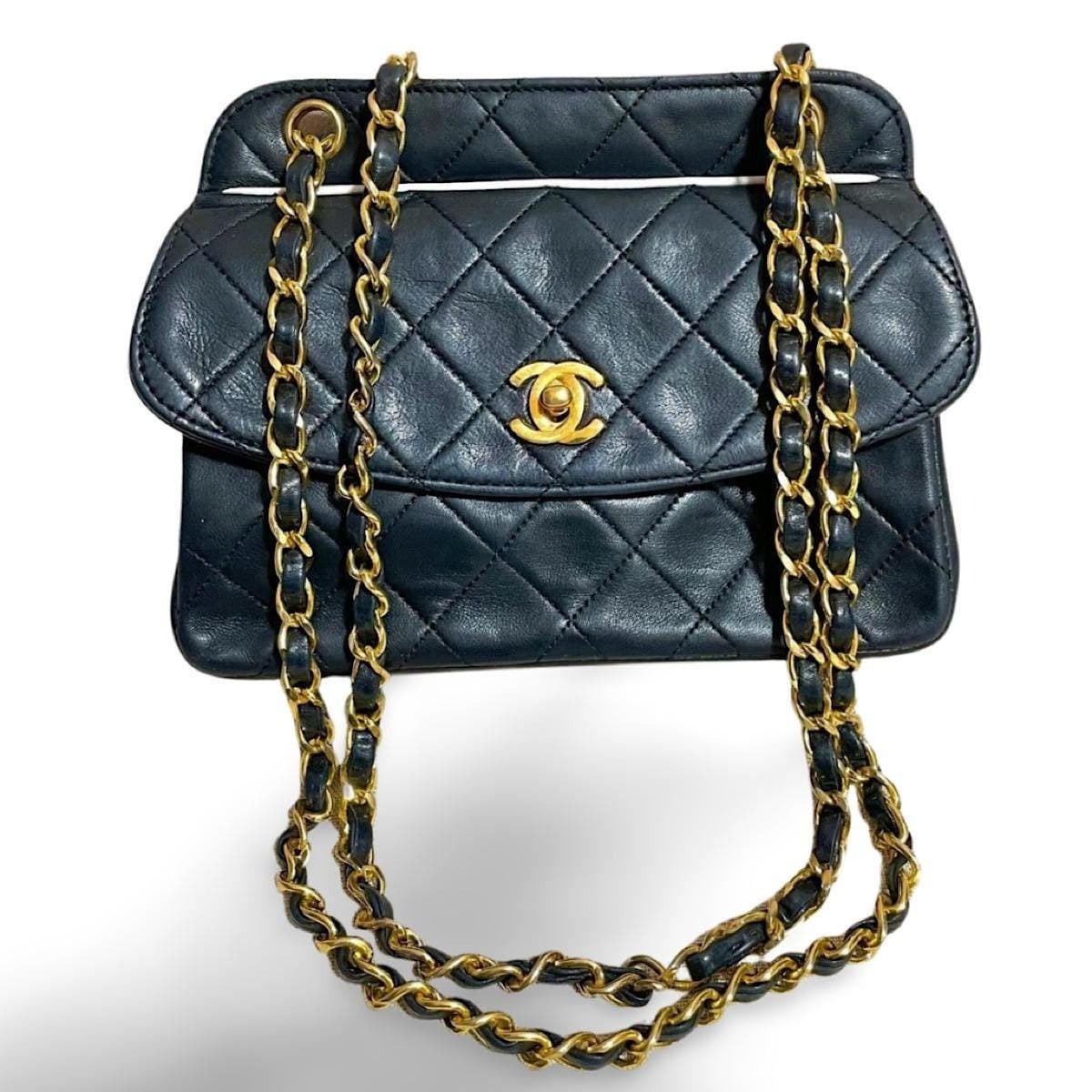 Chanel Vintage Chanel dark navy leather oval shape 2.55 bag Size ONE SIZE - 1 Thumbnail