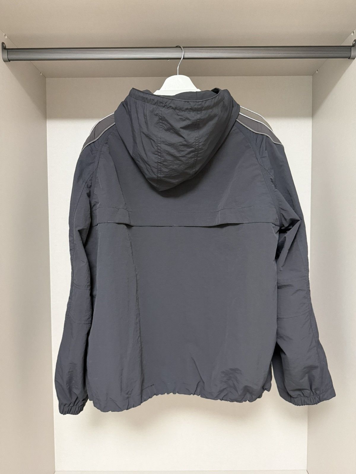 ERL [M] ERL UFO WINDBREAKER Size US M / EU 48-50 / 2 - 3 Thumbnail