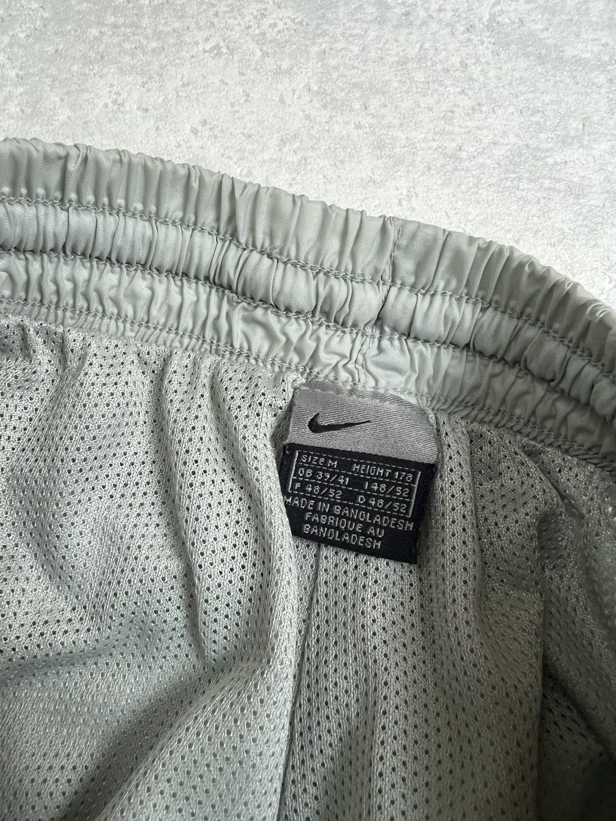 Nike 90s Nike Swoosh Vintage Y2K Gorpcore Parachute Nylon Pants Size US 32 / EU 48 - 5 Thumbnail