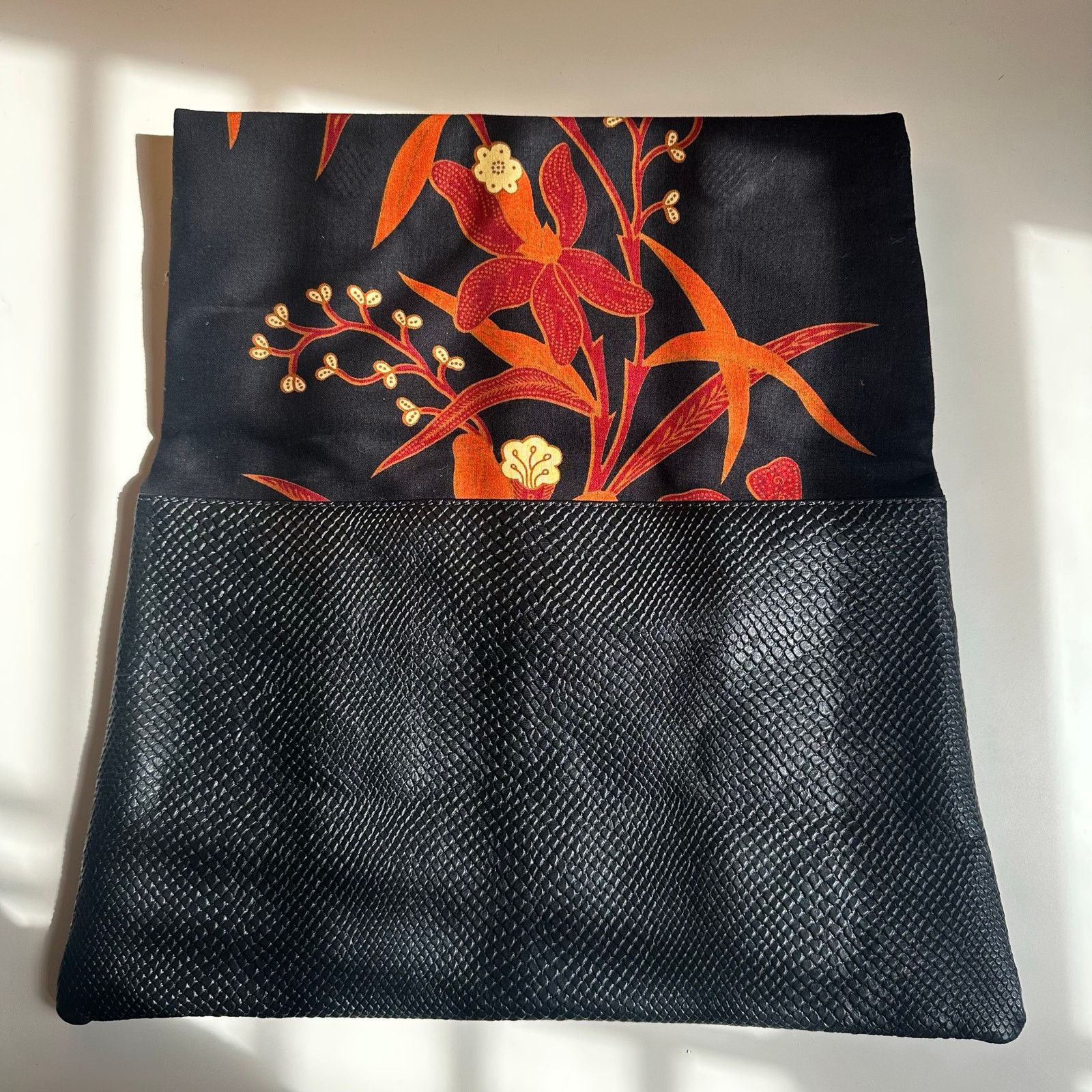Other Clutch Envelope Fold Over Genuine Leather Batik Print Lined Size ONE SIZE - 3 Thumbnail