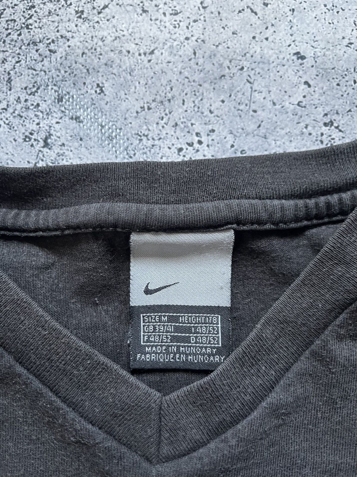 Nike Vintage Nike Sunfaded T-shirt Mini Swoosh V-neck Tee Y2K USA Size US M / EU 48-50 / 2 - 3 Thumbnail