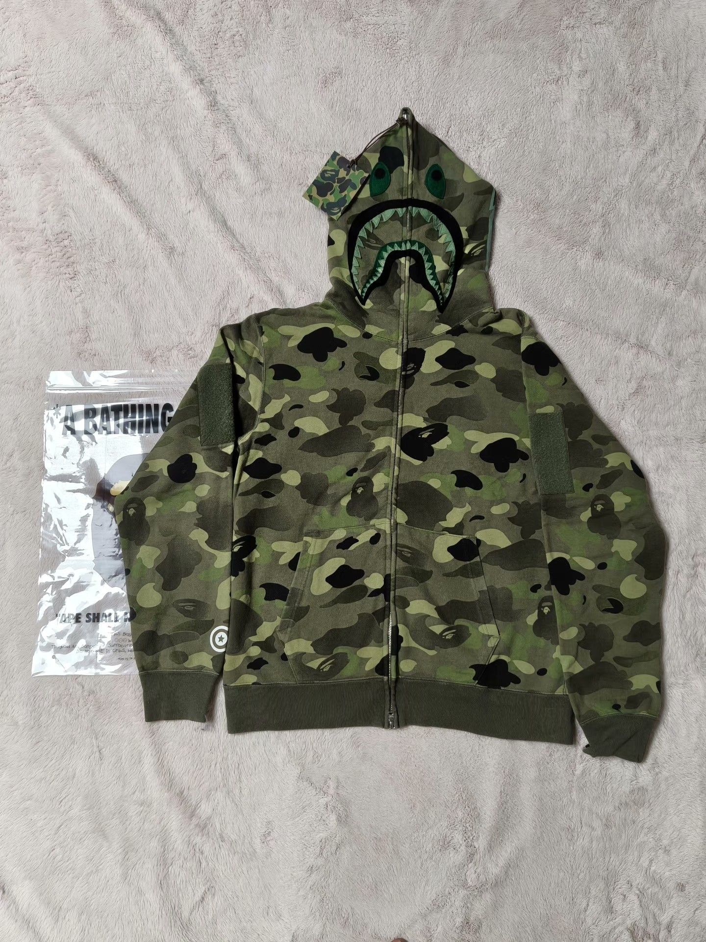 Bape Bape Green Hoodie L Men Size US L / EU 52-54 / 3 - 1 Thumbnail