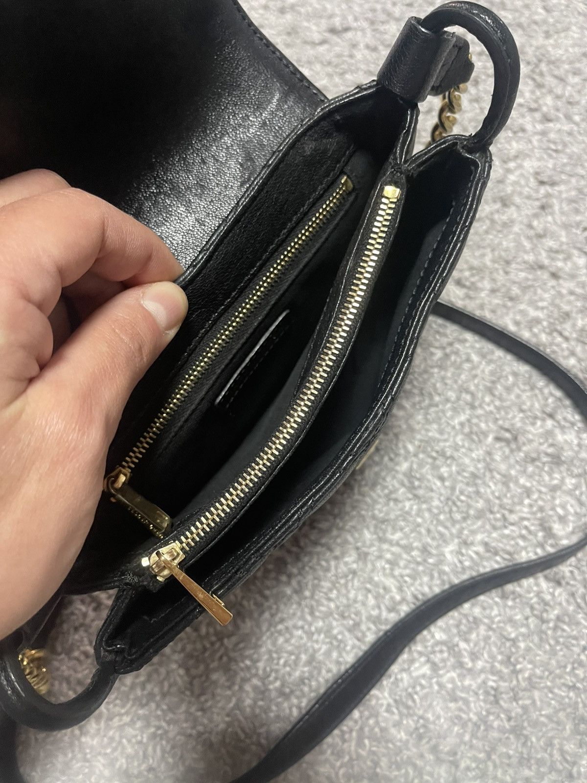 Marc Jacobs Marc Jacobs vintage black leather quitled gold small bag Size ONE SIZE - 11 Thumbnail