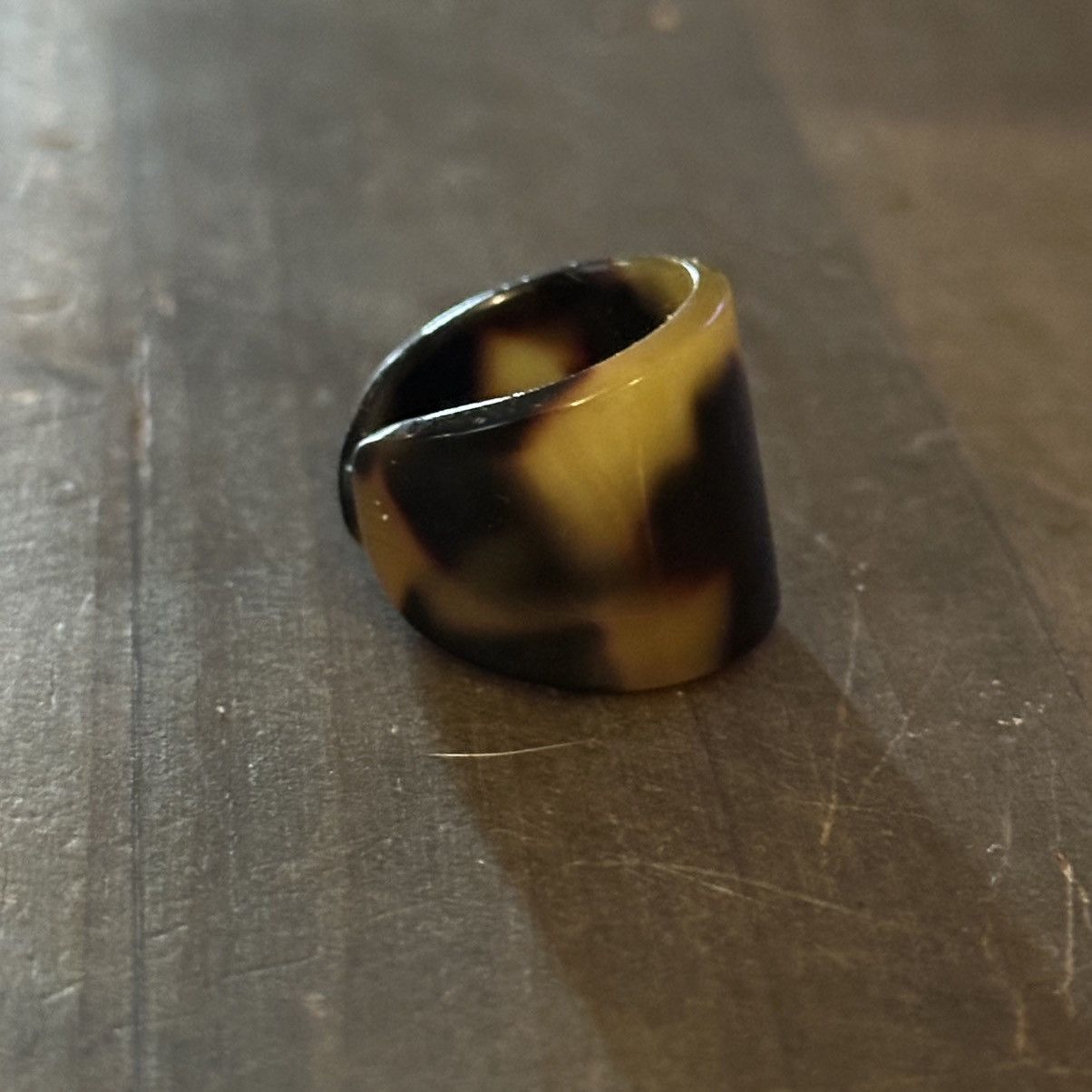 Vintage Vintage lucite tortoise shell cuff ring Size ONE SIZE - 5 Thumbnail