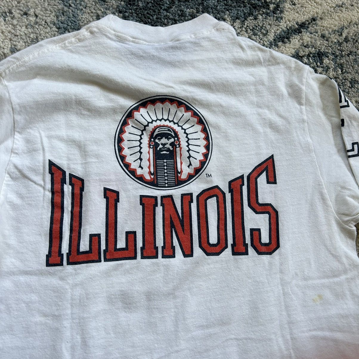 Jansport × NCAA × Vintage HiGH NECK HEAVYWEiGHT FiGHTiNG iLLiNi L/S TEE OFF WHiTE Size US S / EU 44-46 / 1 - 11 Thumbnail