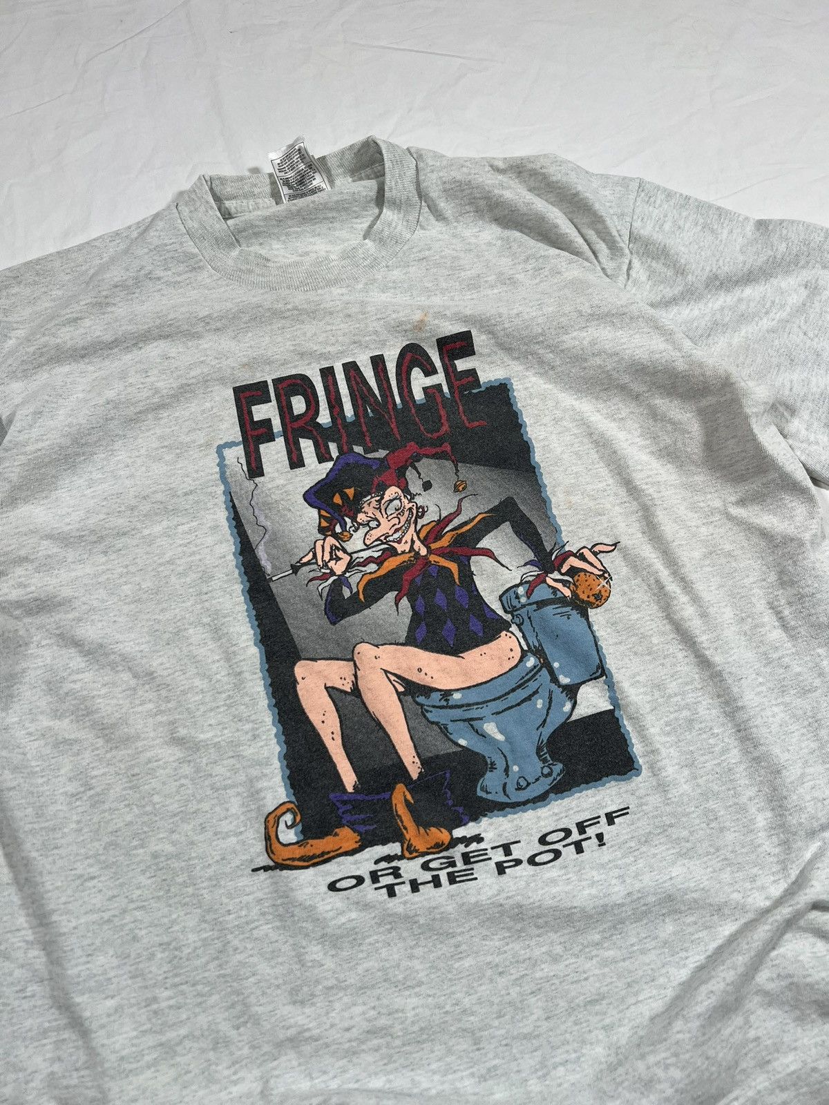 Vintage Vintage 90s Fringe Sh*tting Comedy Tee Size US L / EU 52-54 / 3 - 2 Thumbnail