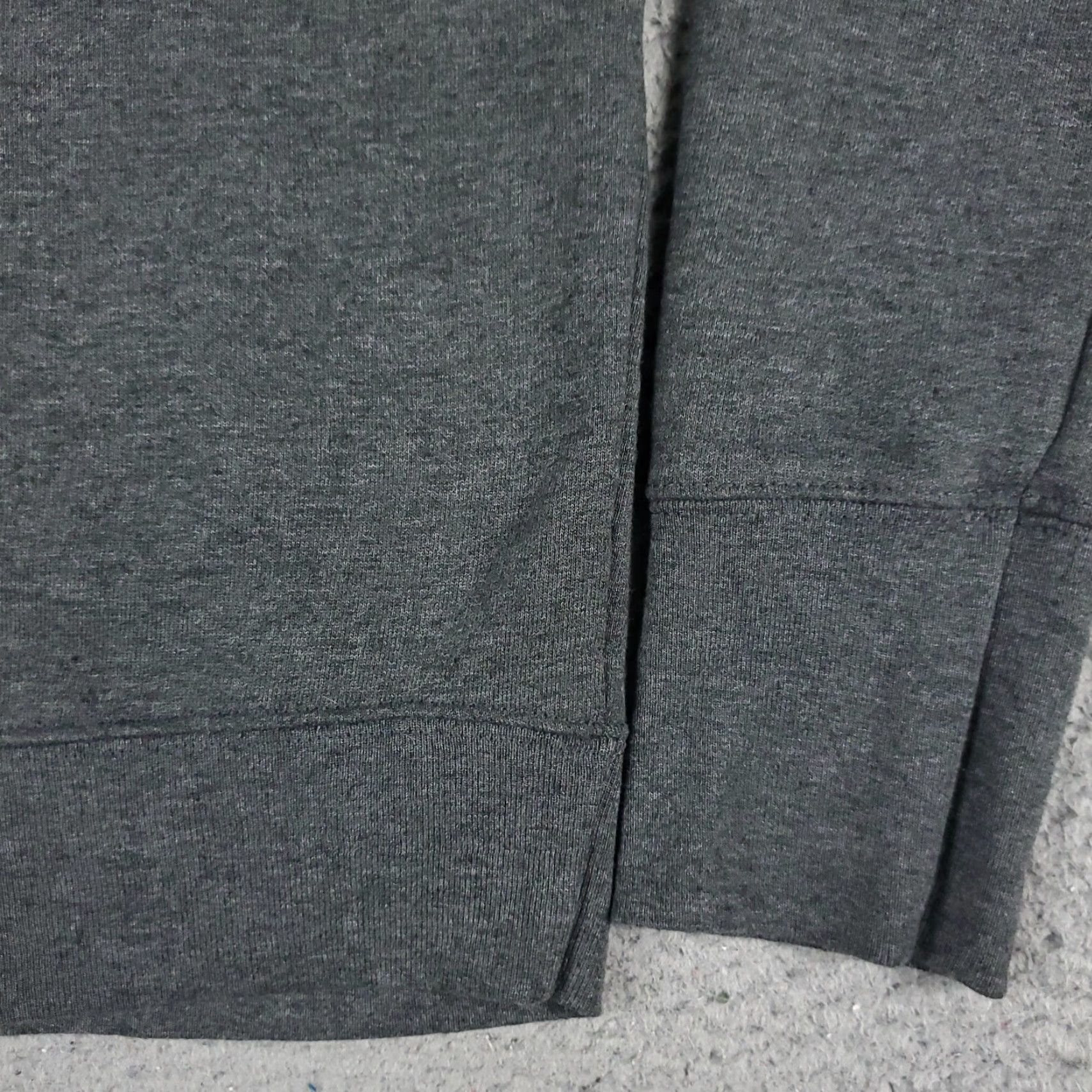 Champion Champion Gray Pullover Sweatshirt Mens Small Casual Long Sleeve Crew Neck Size US S / EU 44-46 / 1 - 5 Thumbnail