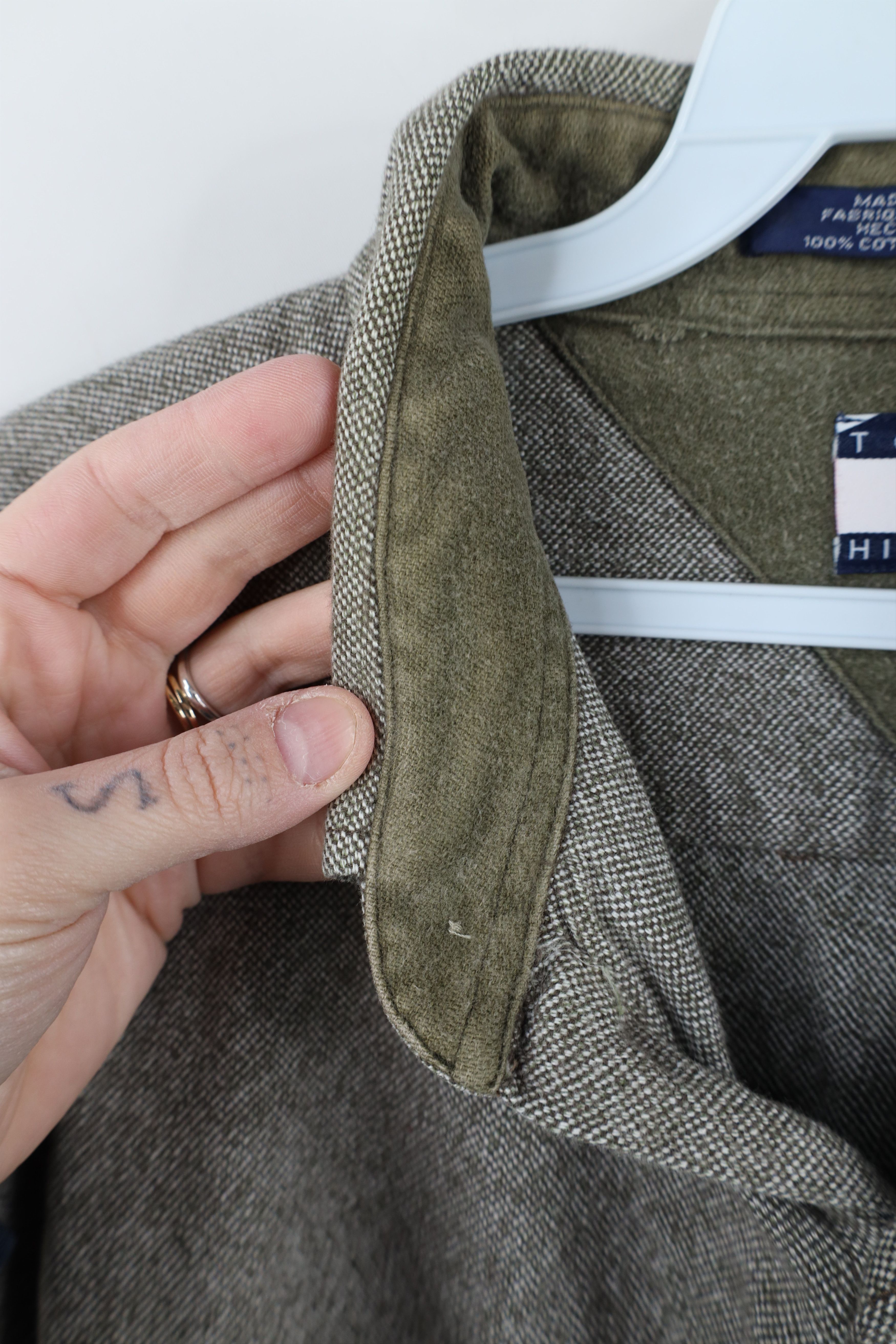 Tommy Hilfiger × Vintage Vintage 90s Tommy Hilfiger Heavyweight Oxford Button Shirt Size US XL / EU 56 / 4 - 7 Thumbnail