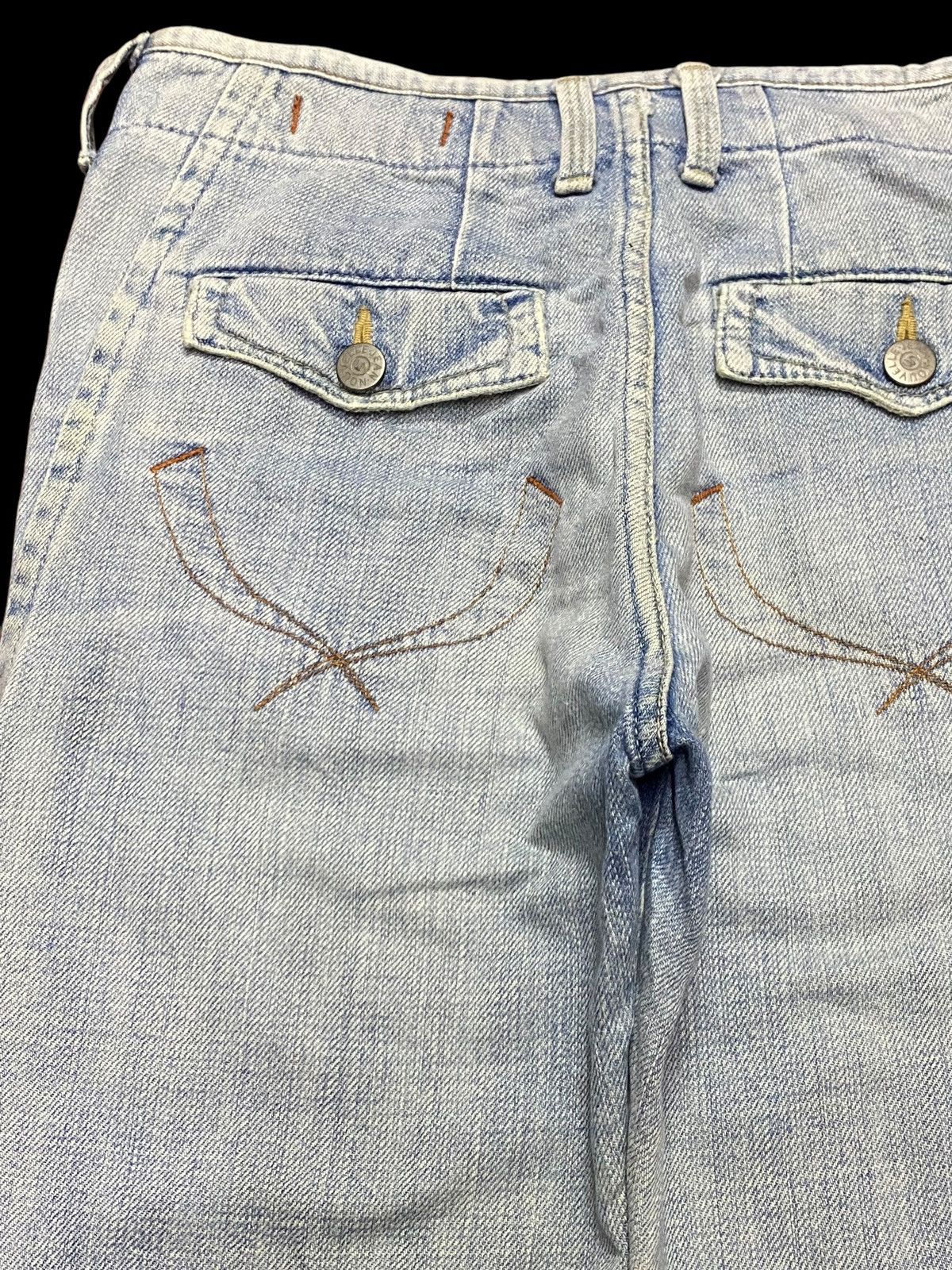 Japanese Brand Vintage Nouvelle Aggressive Woman Faded Flare Jeans Size 28" / US 6 / IT 42 - 9 Thumbnail