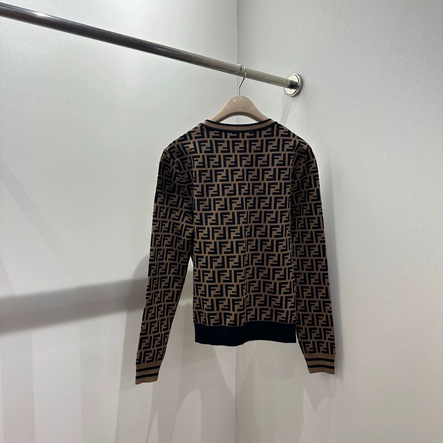 Fendi Fendi FF knit long-sleeve 44 viscose Size M / US 6-8 / IT 42-44 - 2 Thumbnail