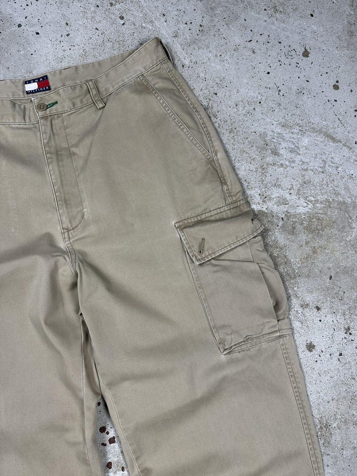 Tommy Hilfiger × Vintage Vintage Y2K Tommy Hilfiger Beige Baggy Cargo Pants Size US 33 - 7 Thumbnail
