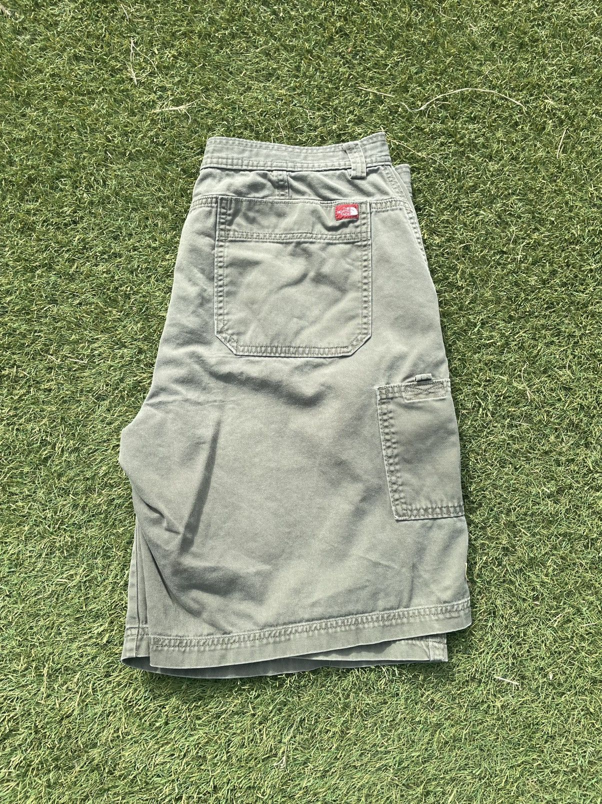 The North Face VTG The North Face Men’s Baker Cargo Shorts Size 38 Green Size US 38 / EU 54 - 8 Thumbnail