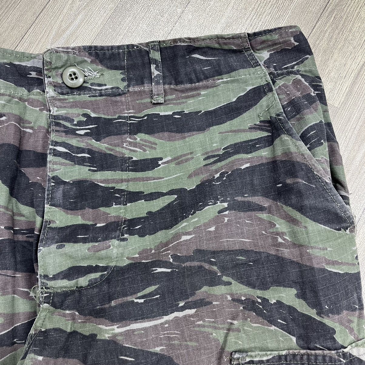 Vintage Vintage Trouser Combat Camouflage Tiger Stripe Cargo Pants Size US 33 - 7 Thumbnail